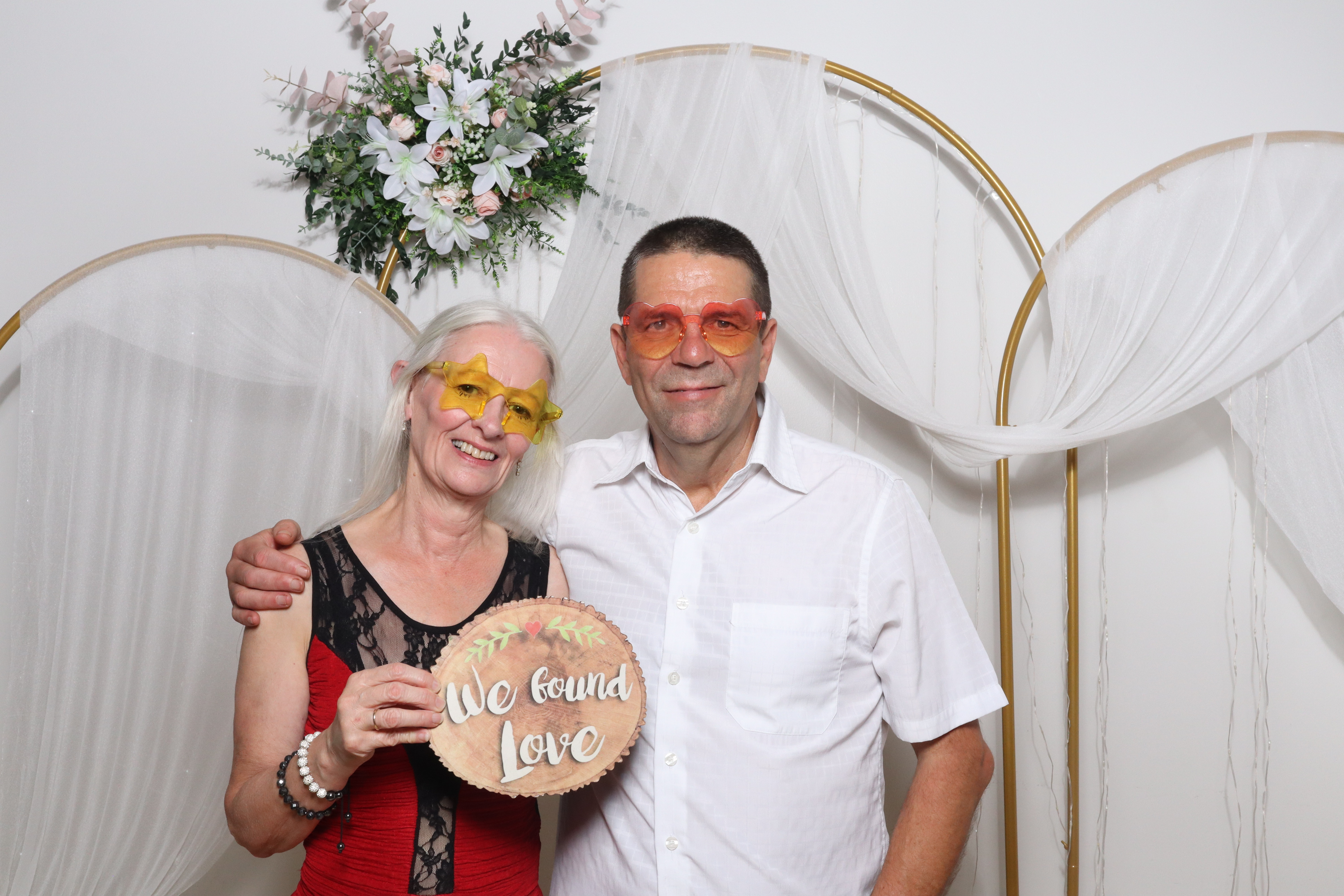 Neil & Tracy  | View more photos from the event at gallery.magicimages.uk/u/MagicImages/Neil-Tracy