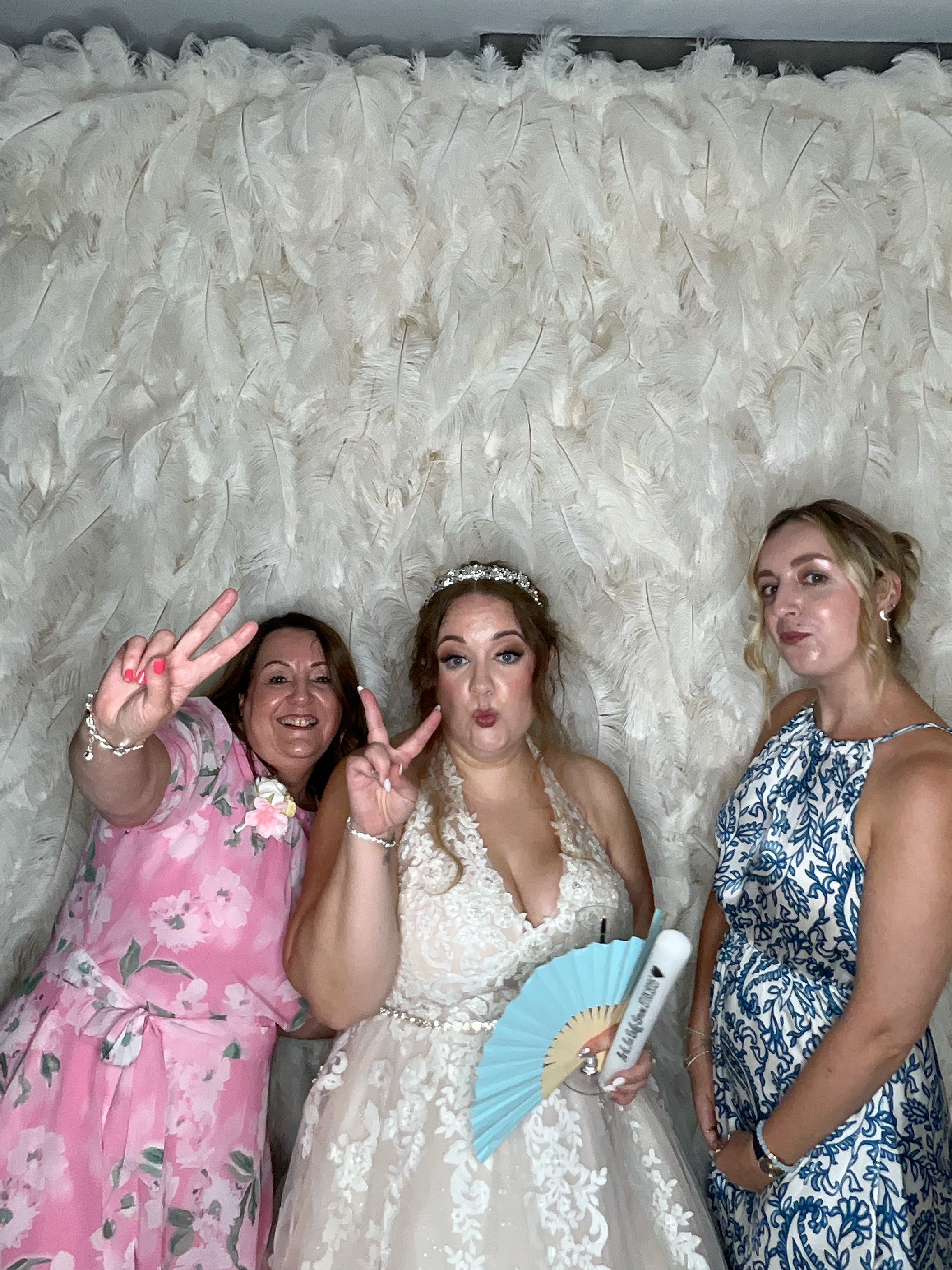 Becca & Glynn  | View more photos from the event at gallery.magicimages.uk/u/MagicImages/Becca-Glynn