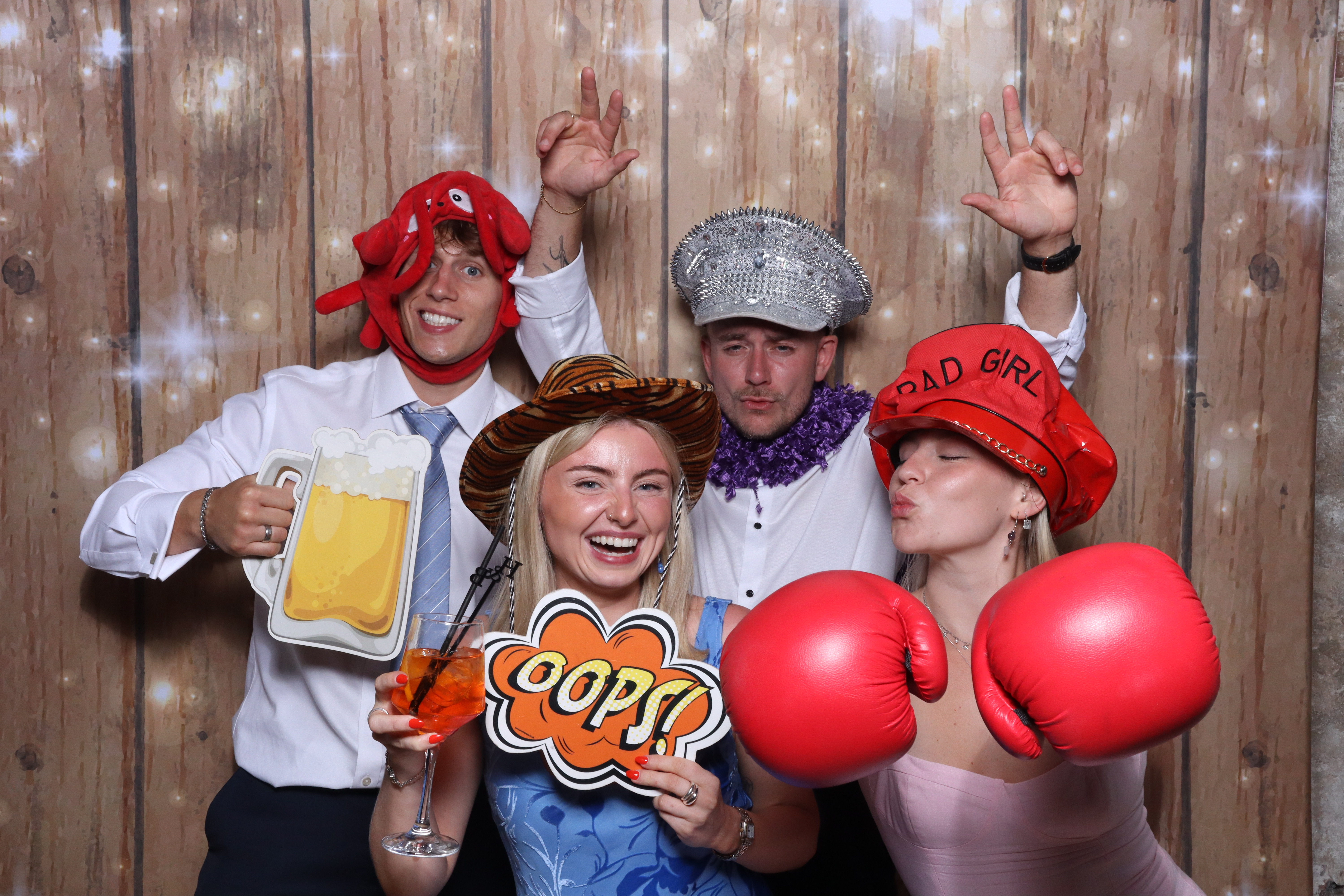 Holly and Ben photo booth images | View more photos from the event at gallery.magicimages.uk/u/MagicImages/Holly-and-Ben-photo-booth-images