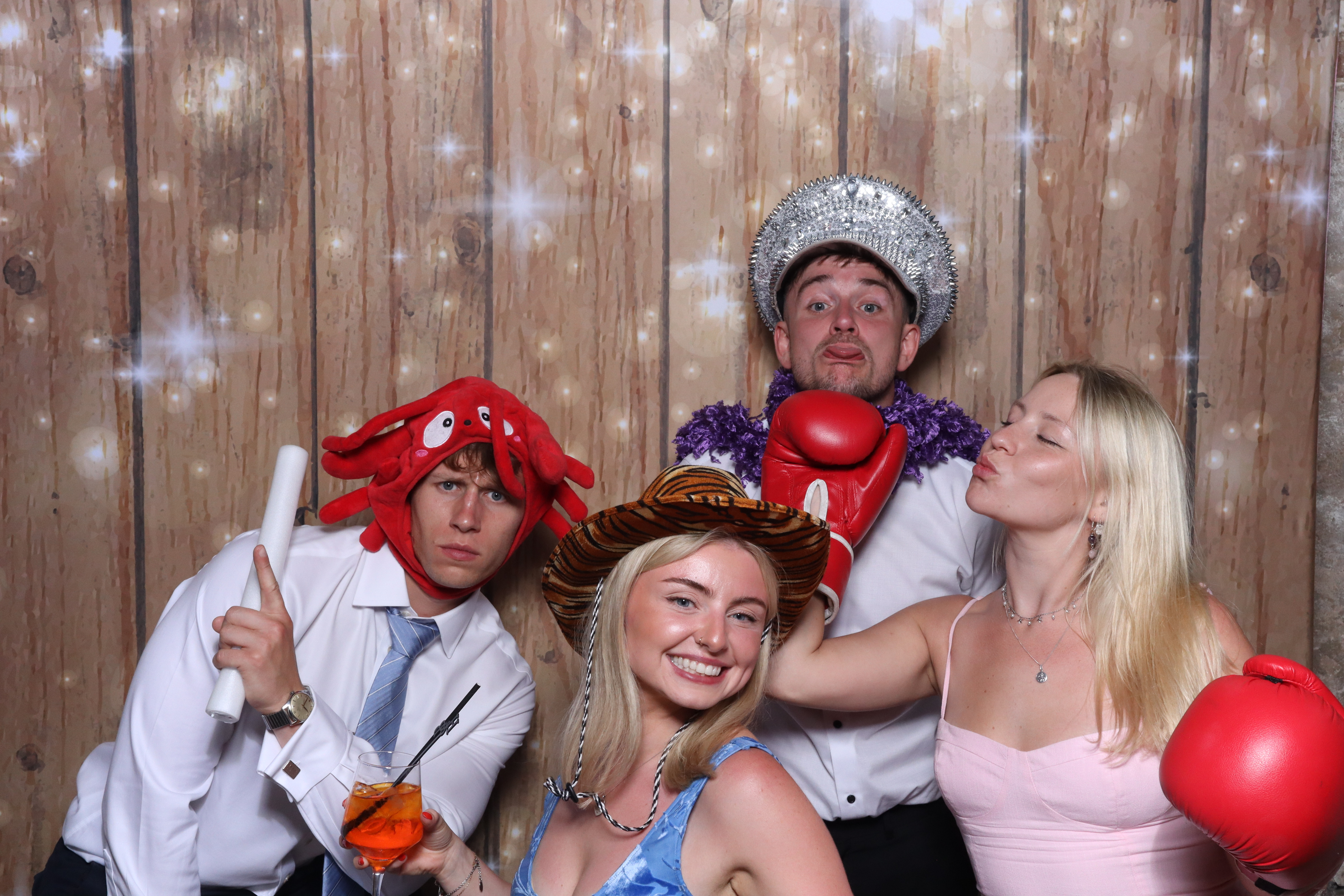 Holly and Ben photo booth images | View more photos from the event at gallery.magicimages.uk/u/MagicImages/Holly-and-Ben-photo-booth-images
