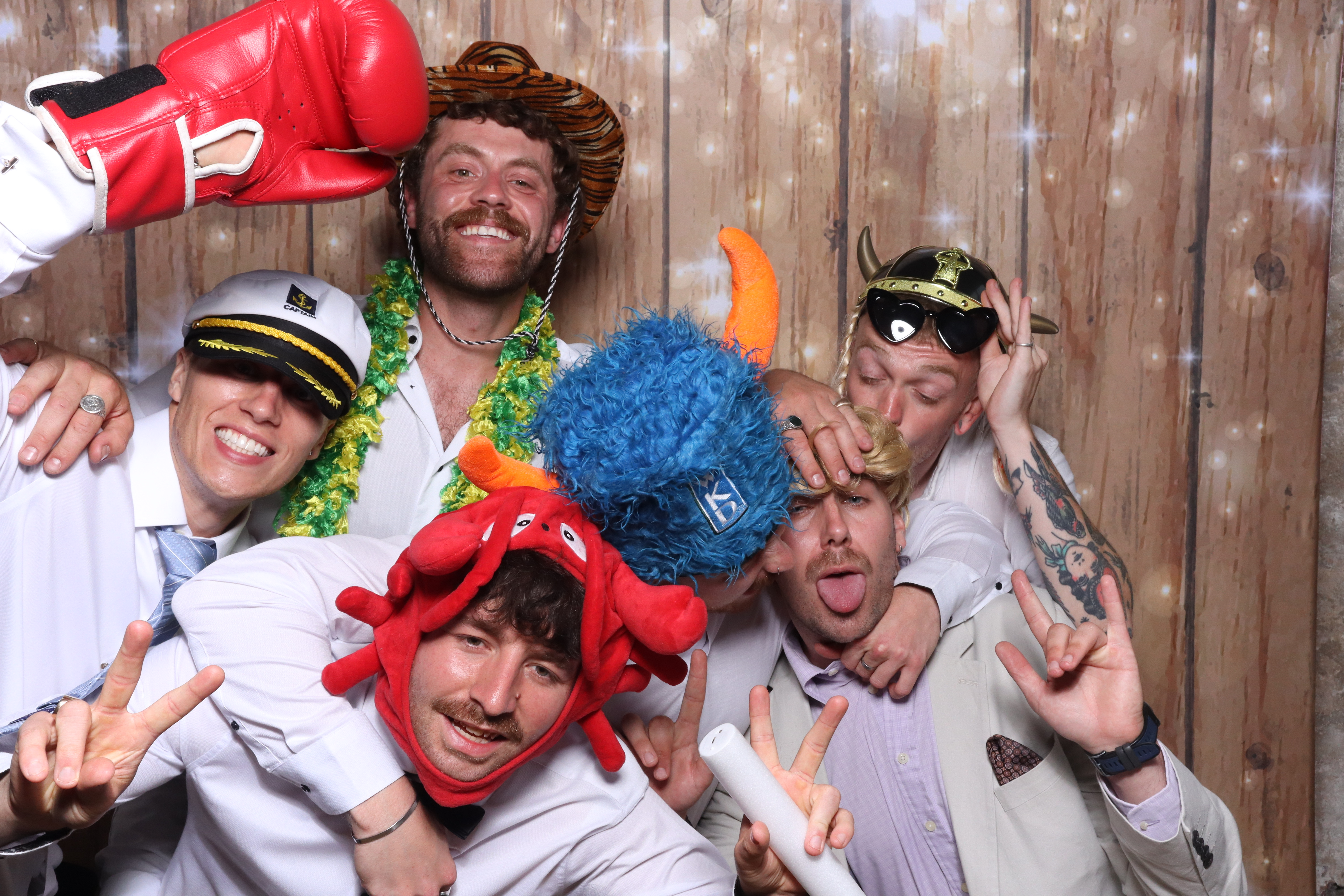 Holly and Ben photo booth images | View more photos from the event at gallery.magicimages.uk/u/MagicImages/Holly-and-Ben-photo-booth-images