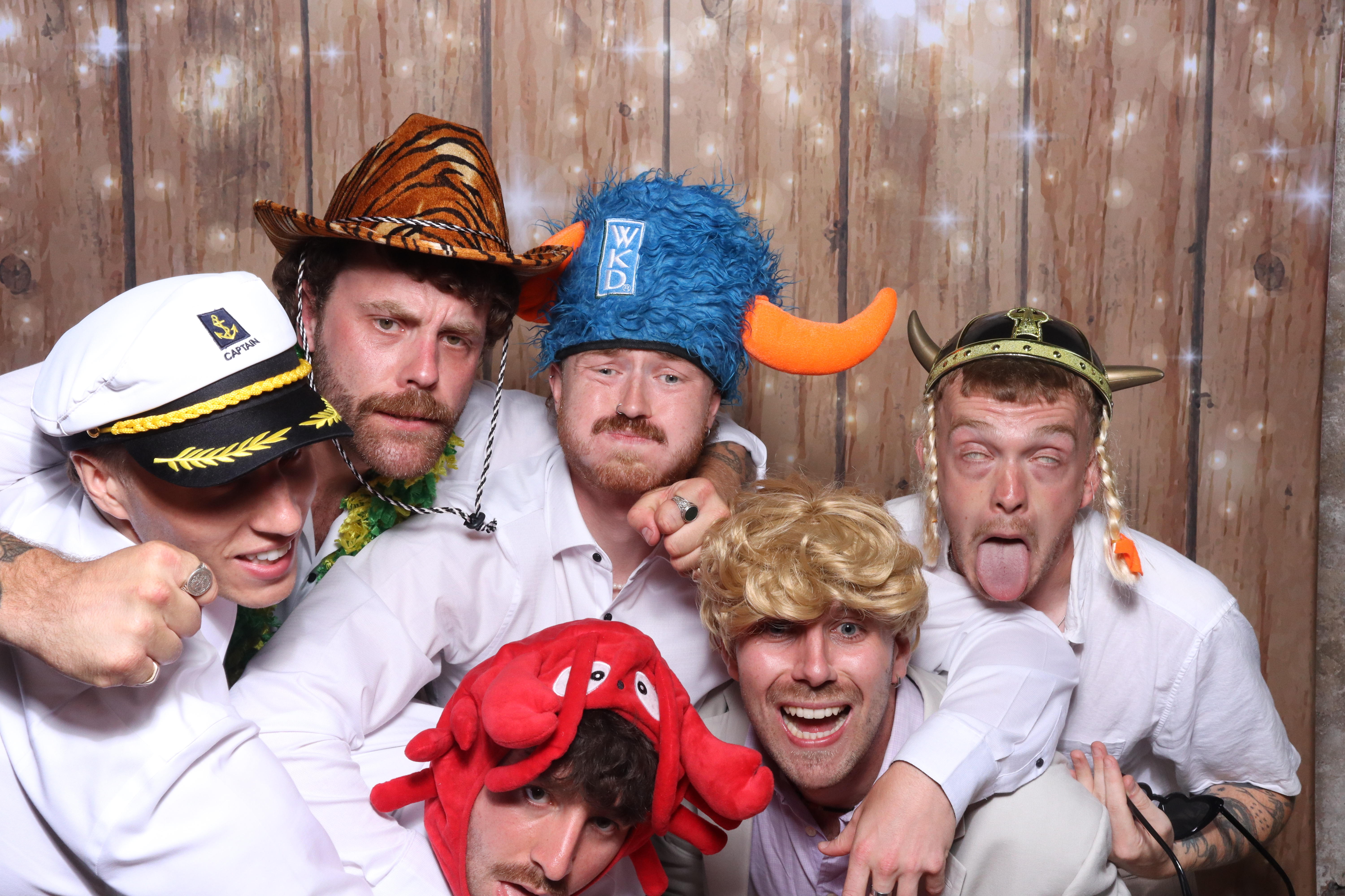 Holly and Ben photo booth images | View more photos from the event at gallery.magicimages.uk/u/MagicImages/Holly-and-Ben-photo-booth-images