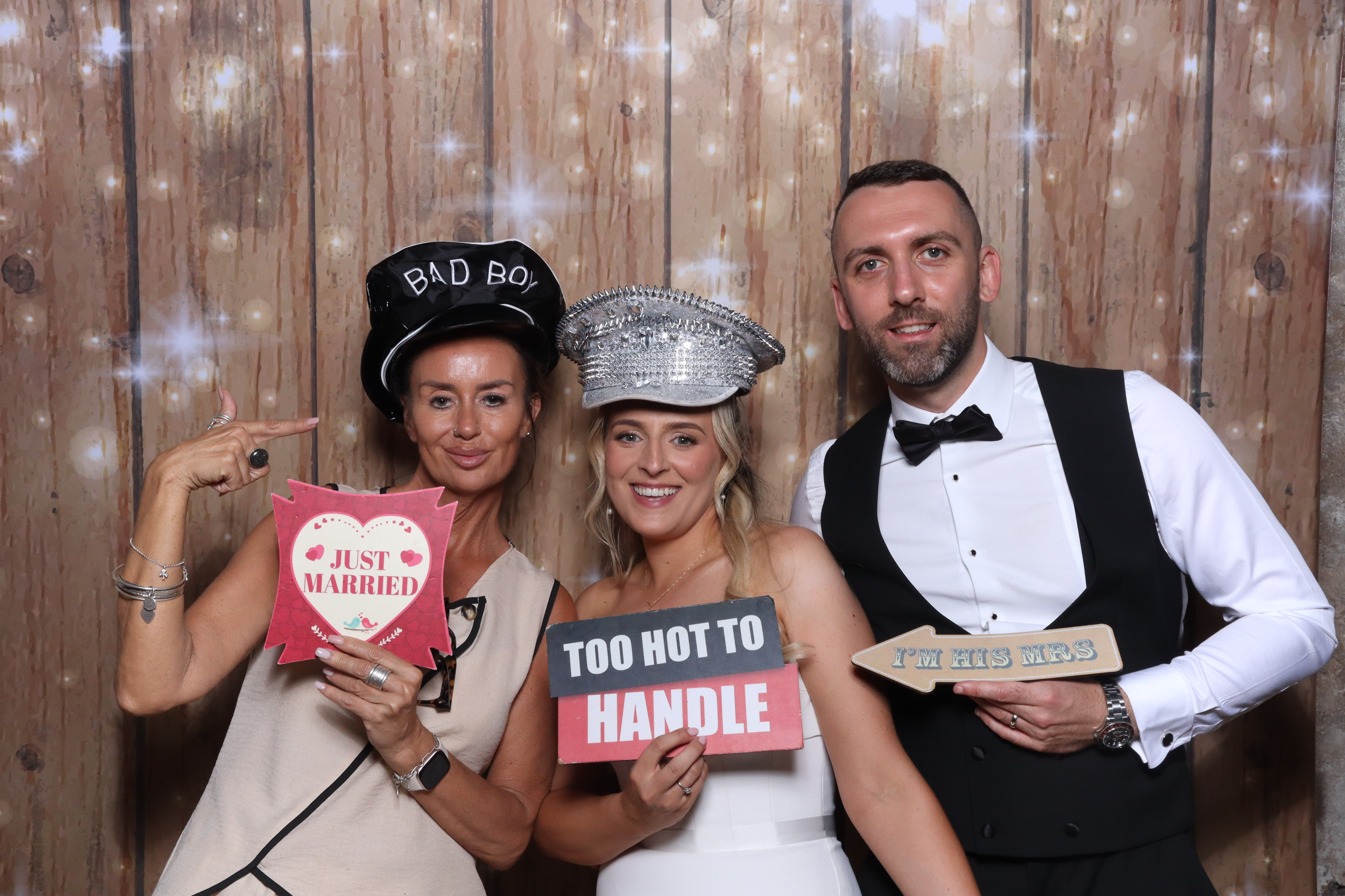 Holly and Ben photo booth images | View more photos from the event at gallery.magicimages.uk/u/MagicImages/Holly-and-Ben-photo-booth-images