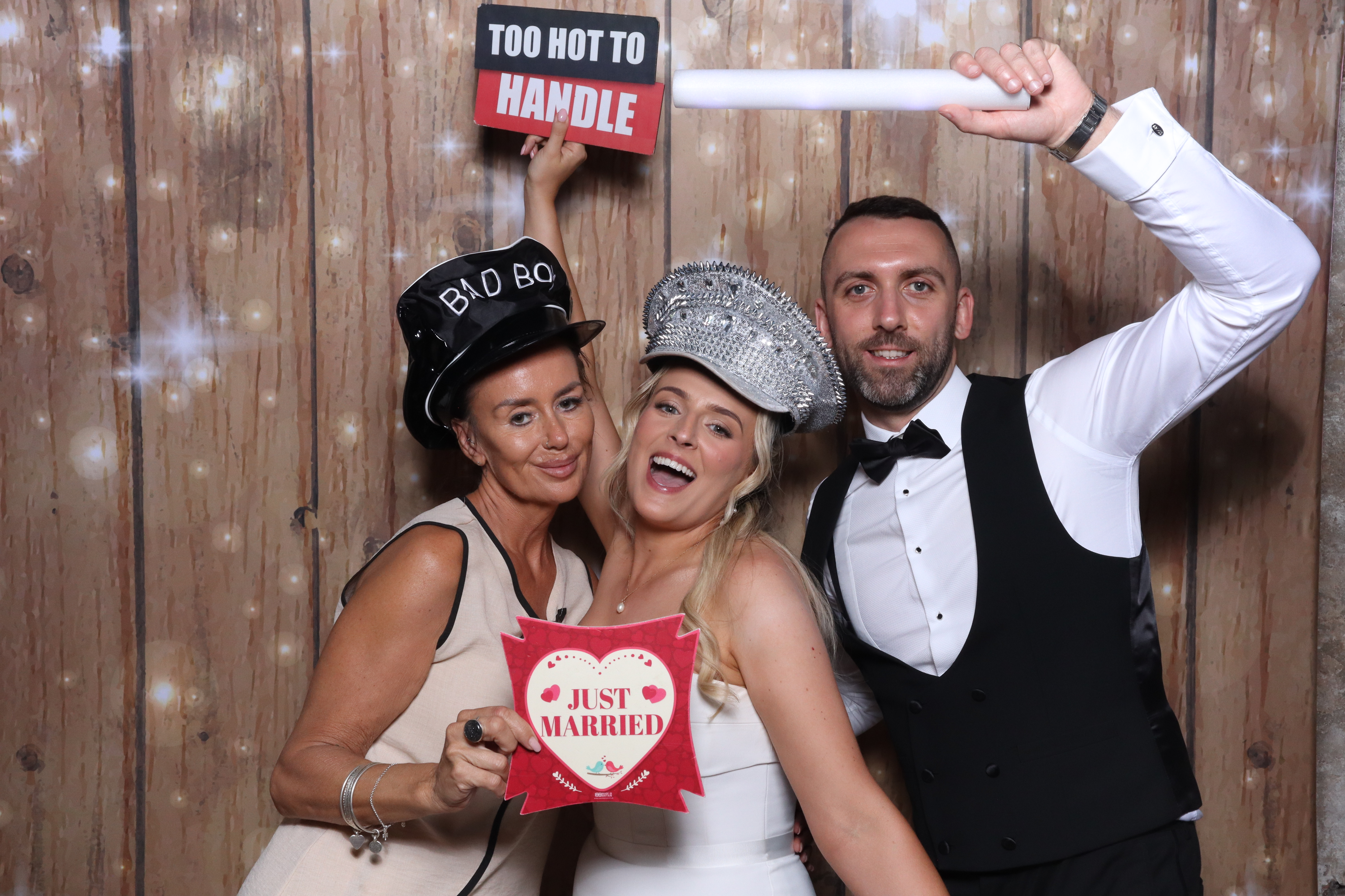 Holly and Ben photo booth images | View more photos from the event at gallery.magicimages.uk/u/MagicImages/Holly-and-Ben-photo-booth-images