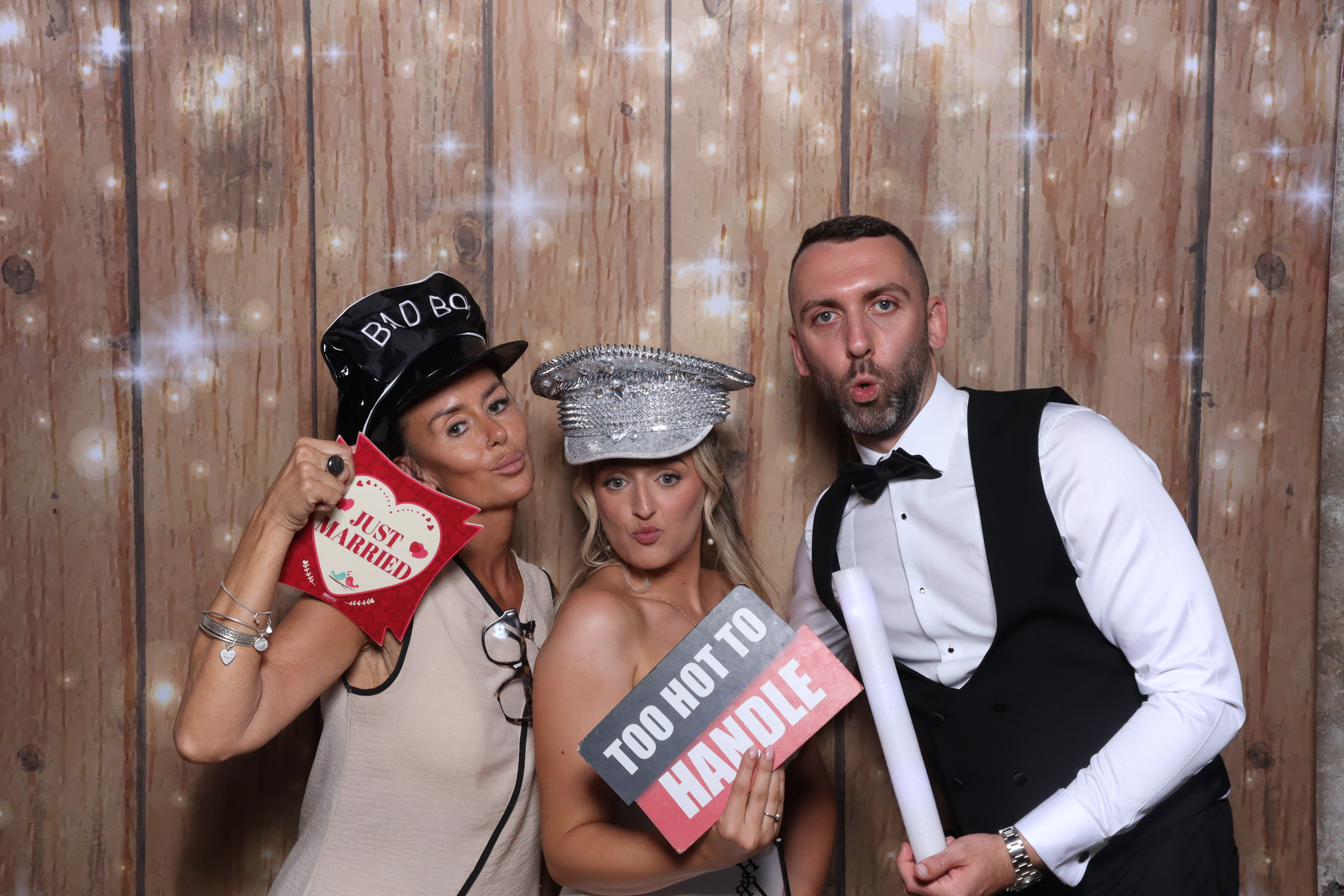 Holly and Ben photo booth images | View more photos from the event at gallery.magicimages.uk/u/MagicImages/Holly-and-Ben-photo-booth-images