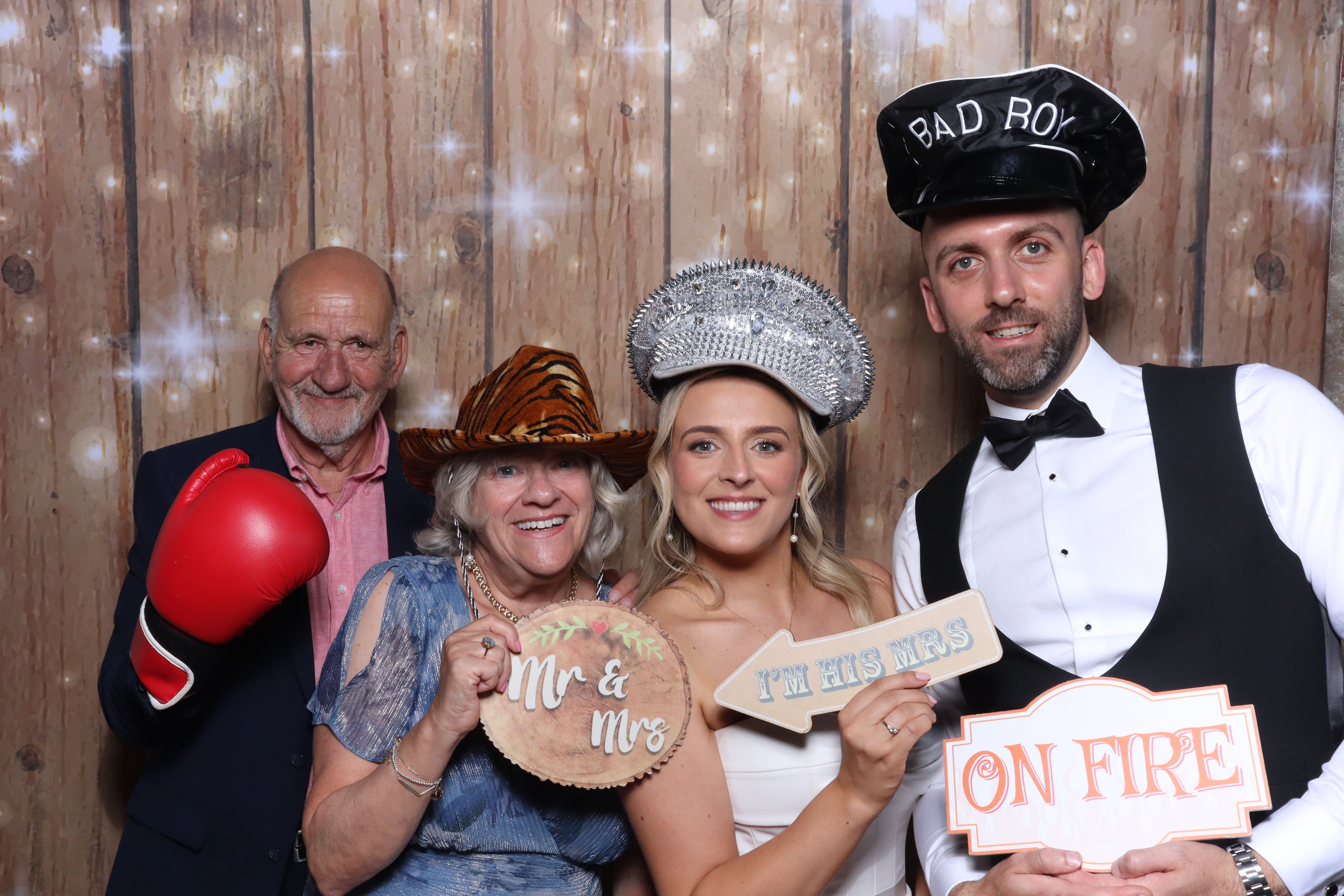 Holly and Ben photo booth images | View more photos from the event at gallery.magicimages.uk/u/MagicImages/Holly-and-Ben-photo-booth-images