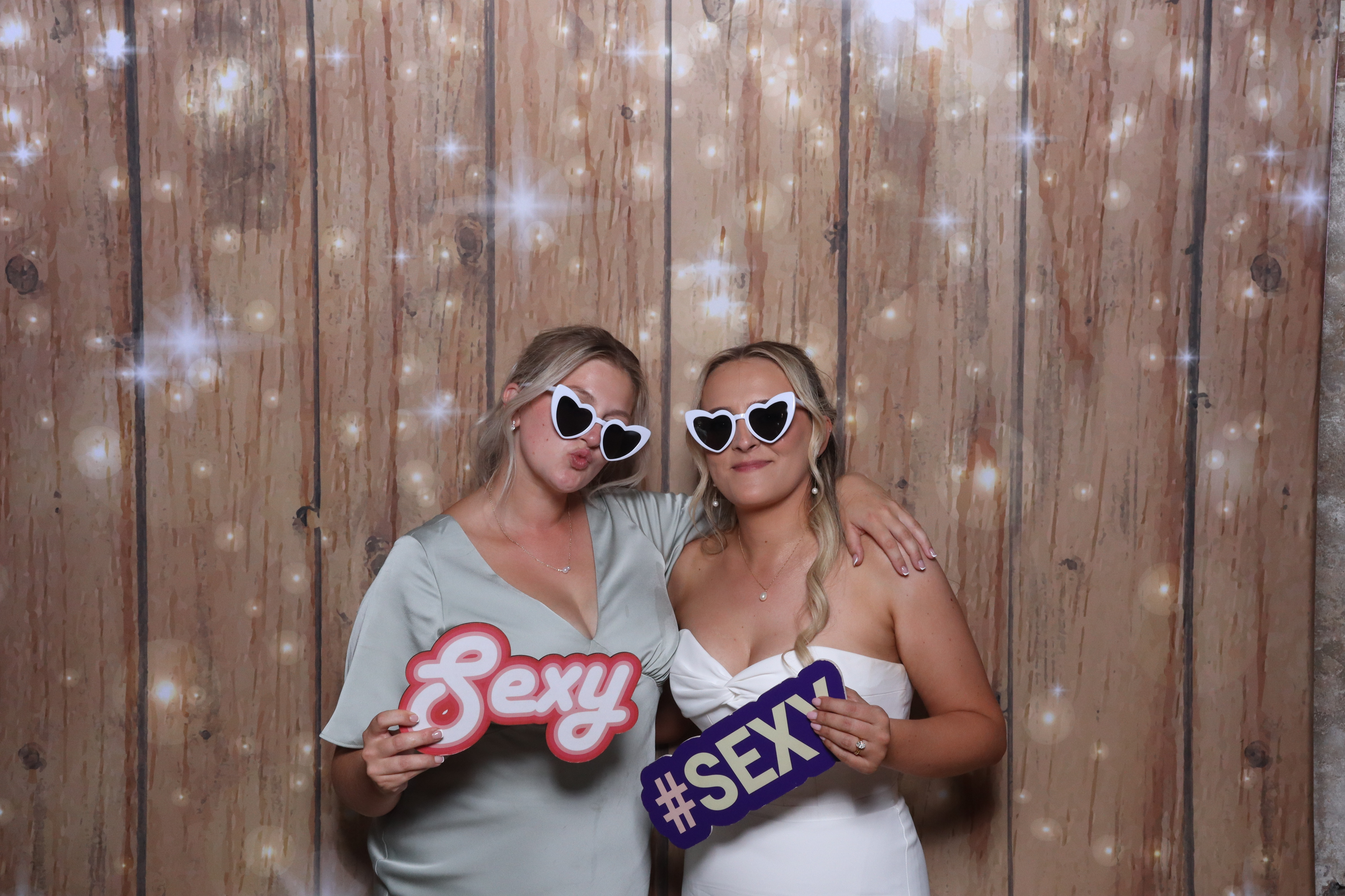 Holly and Ben photo booth images | View more photos from the event at gallery.magicimages.uk/u/MagicImages/Holly-and-Ben-photo-booth-images