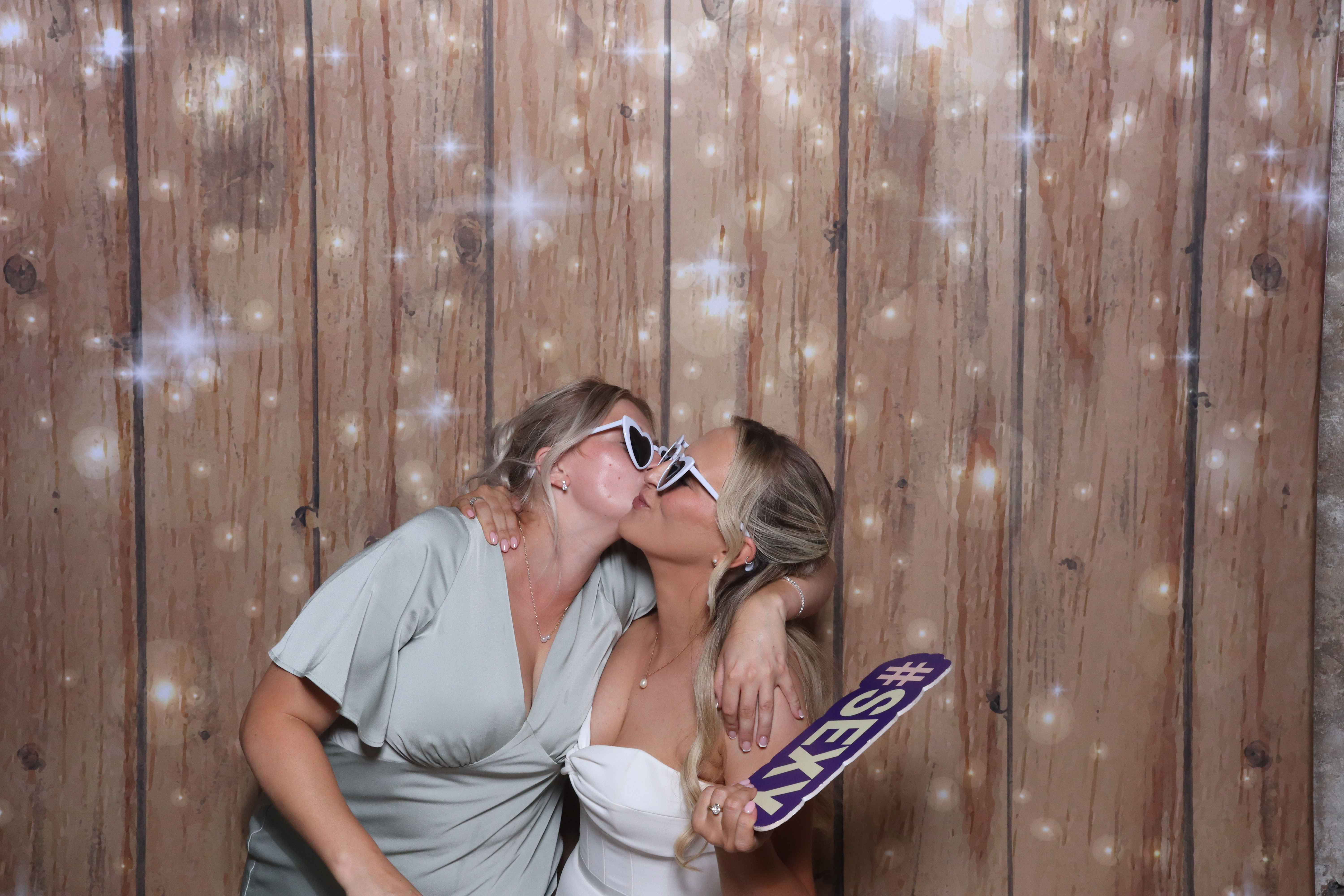 Holly and Ben photo booth images | View more photos from the event at gallery.magicimages.uk/u/MagicImages/Holly-and-Ben-photo-booth-images