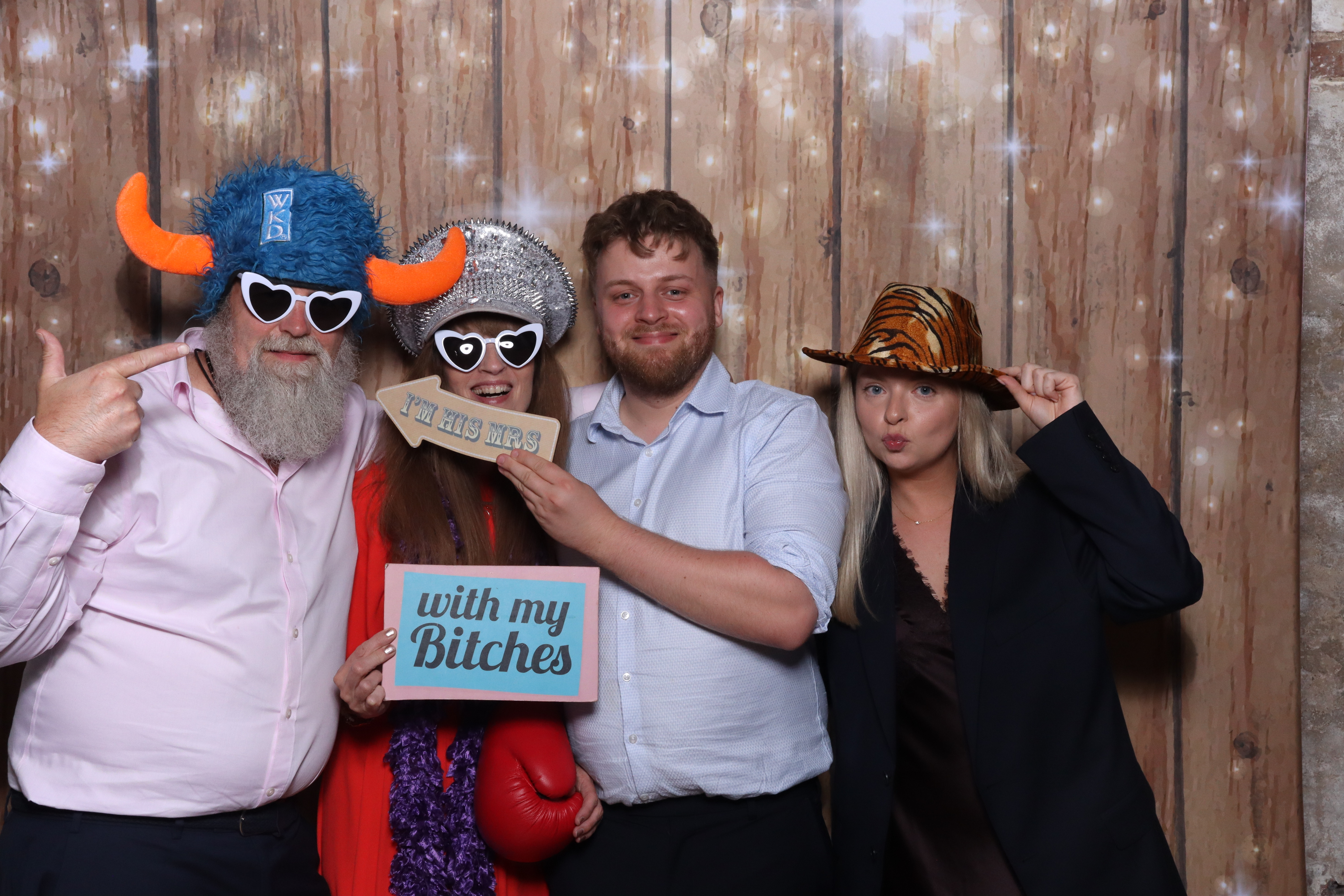 Holly and Ben photo booth images | View more photos from the event at gallery.magicimages.uk/u/MagicImages/Holly-and-Ben-photo-booth-images