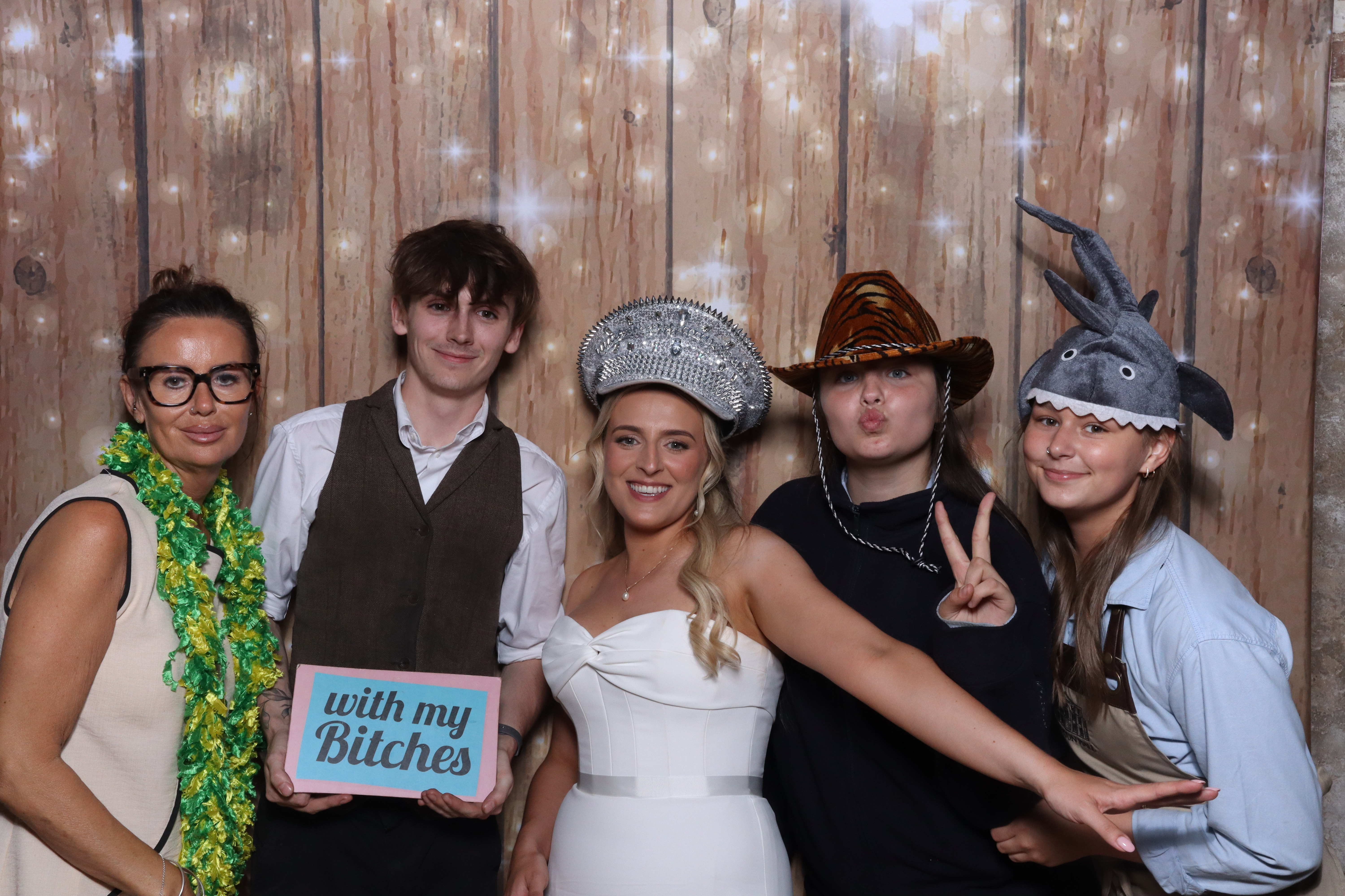 Holly and Ben photo booth images | View more photos from the event at gallery.magicimages.uk/u/MagicImages/Holly-and-Ben-photo-booth-images