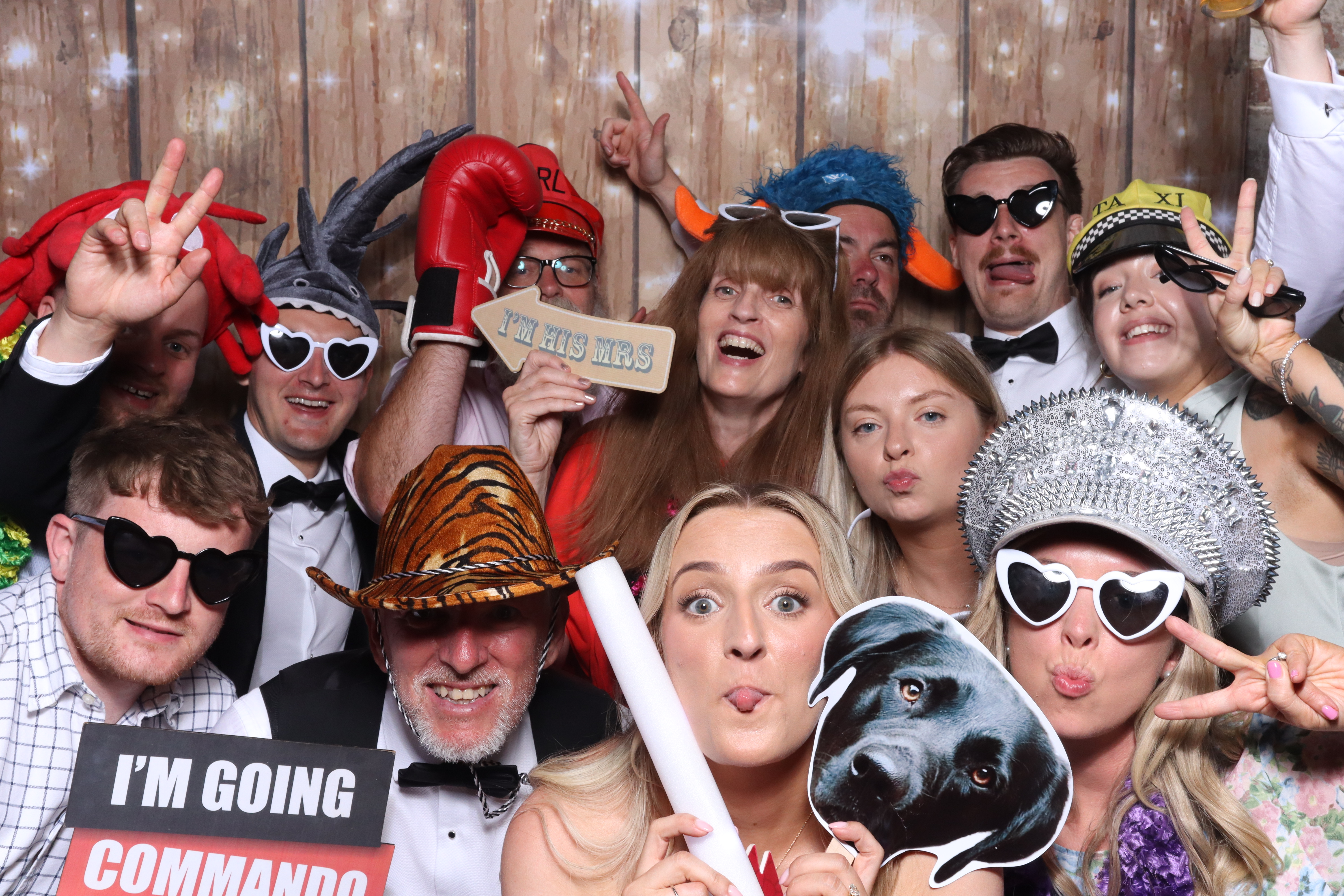 Holly and Ben photo booth images | View more photos from the event at gallery.magicimages.uk/u/MagicImages/Holly-and-Ben-photo-booth-images