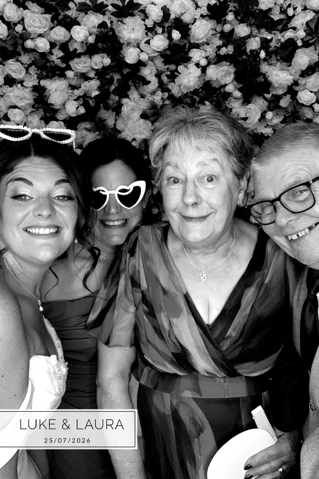 Luke and Laura  | View more photos from the event at gallery.magicimages.uk/u/MagicImages/Luke-and-Laura