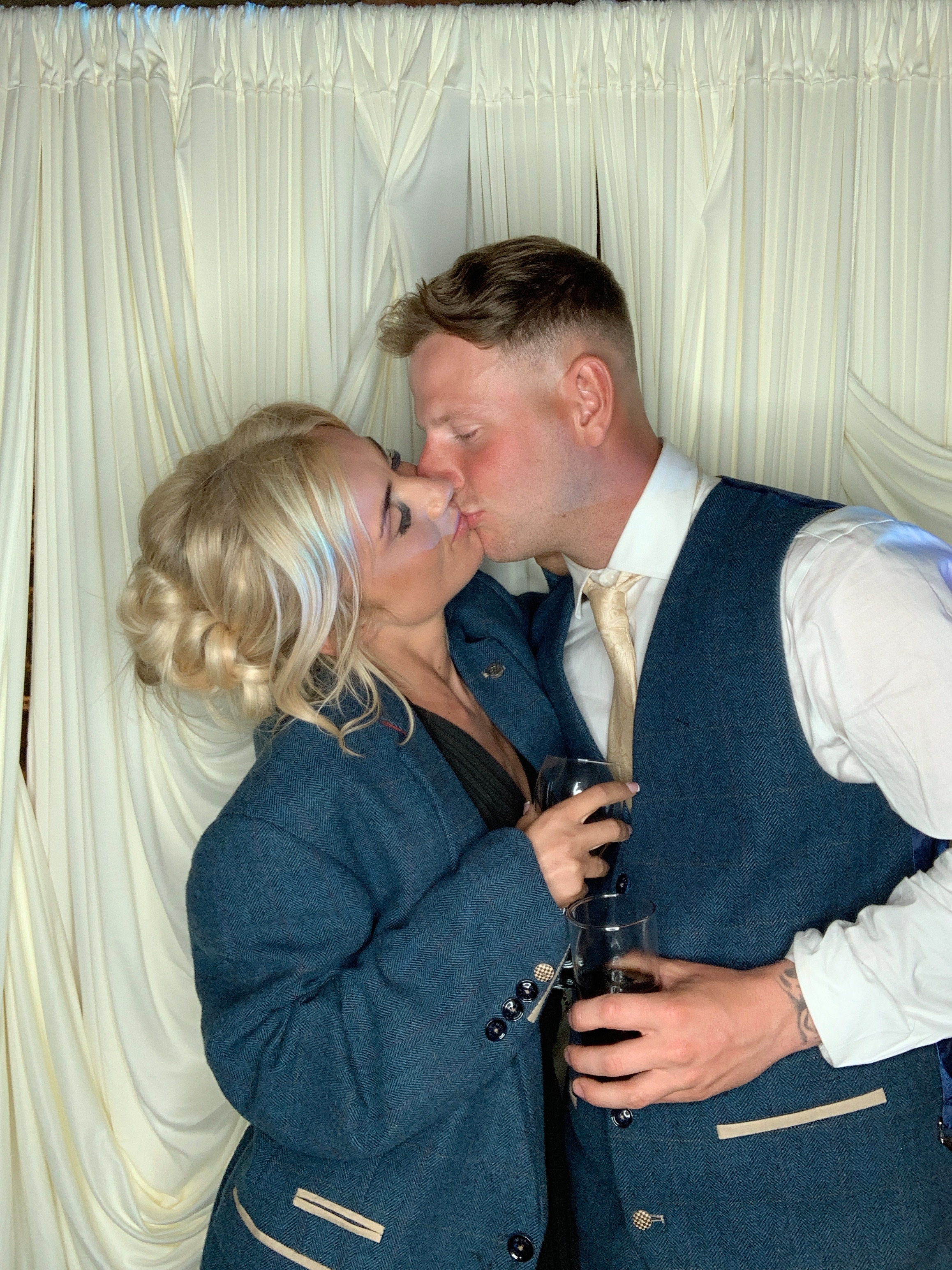  Philippa & Liam | View more photos from the event at gallery.magicimages.uk/u/MagicImages/Philippa-Liam