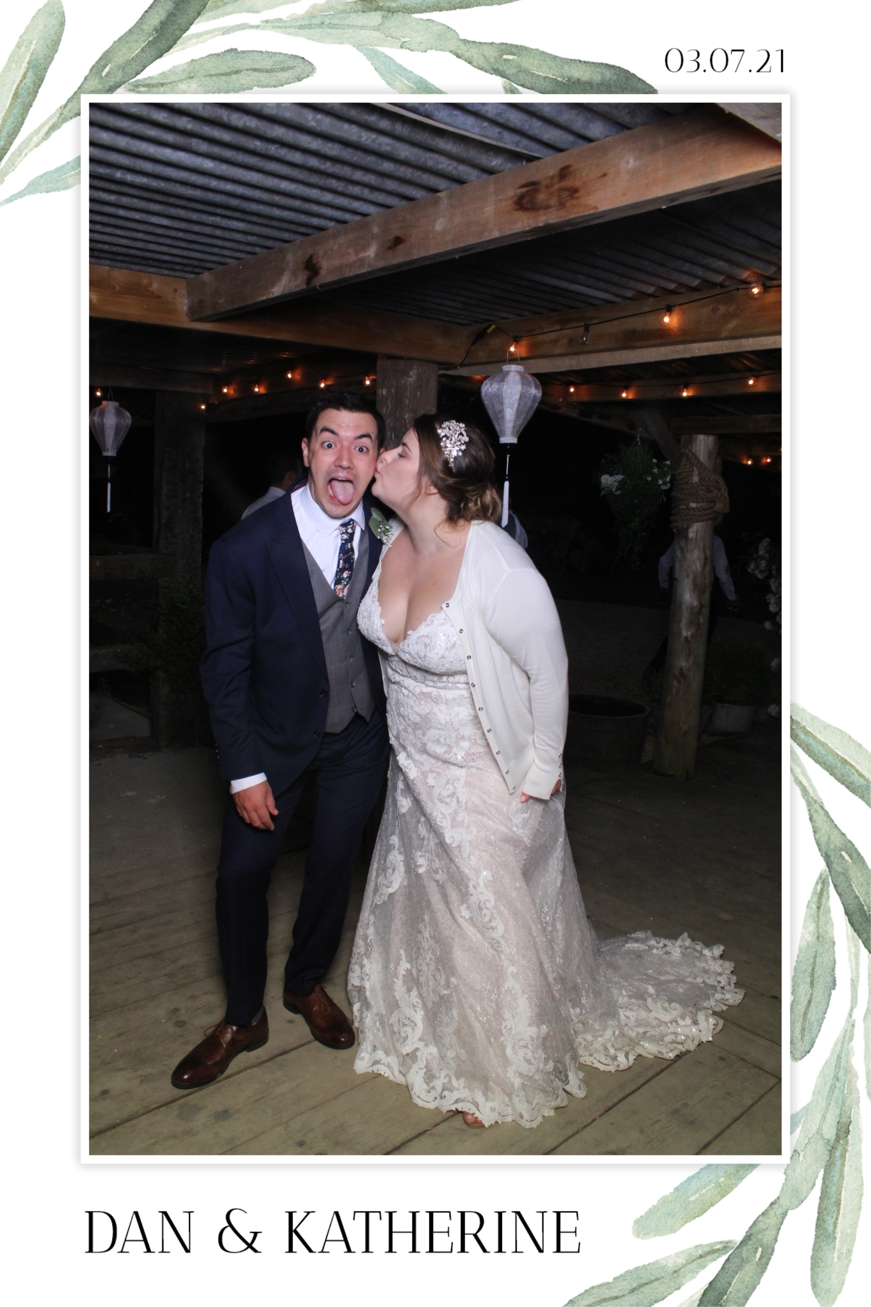 Dan & Katherine | View more photos from the event at images.mobile-photo-booth.com/u/MobilePhotoBoothUK/Dan-Katherine
