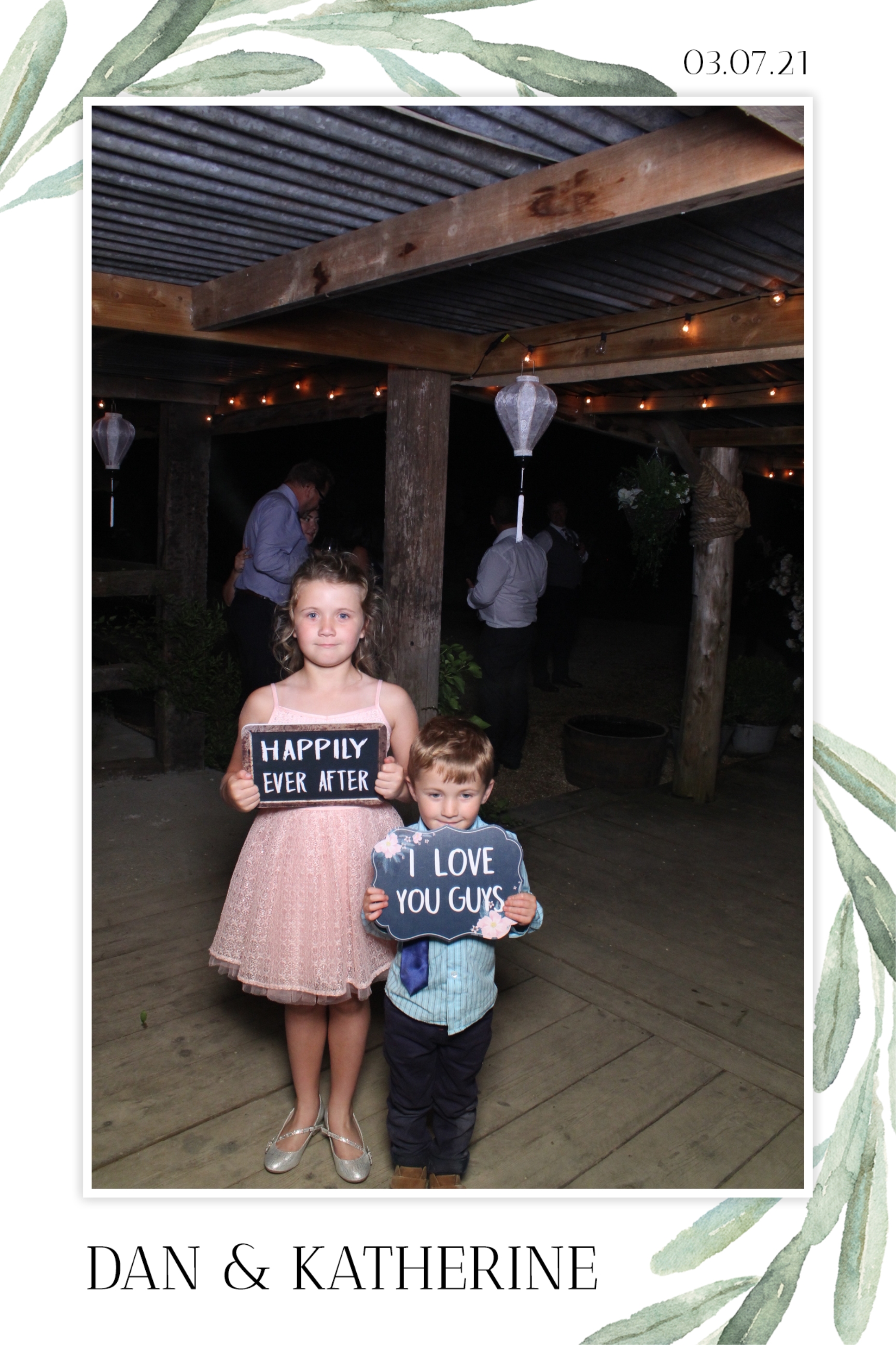 Dan & Katherine | View more photos from the event at images.mobile-photo-booth.com/u/MobilePhotoBoothUK/Dan-Katherine
