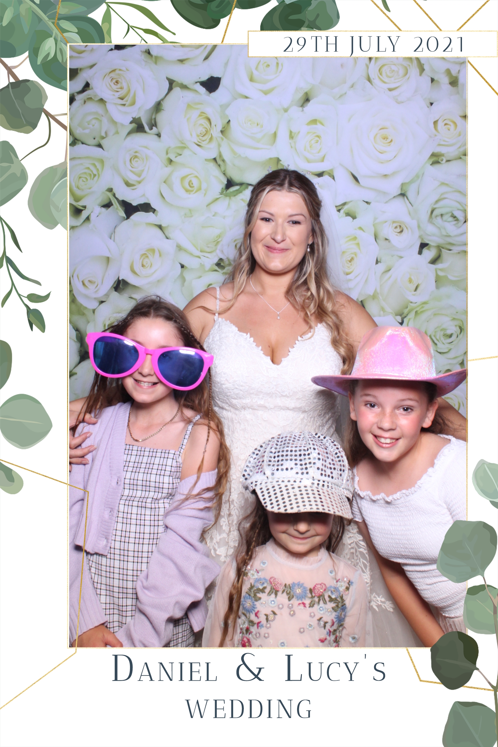 Daniel & Lucy | View more photos from the event at images.mobile-photo-booth.com/u/MobilePhotoBoothUK/Daniel-Lucy