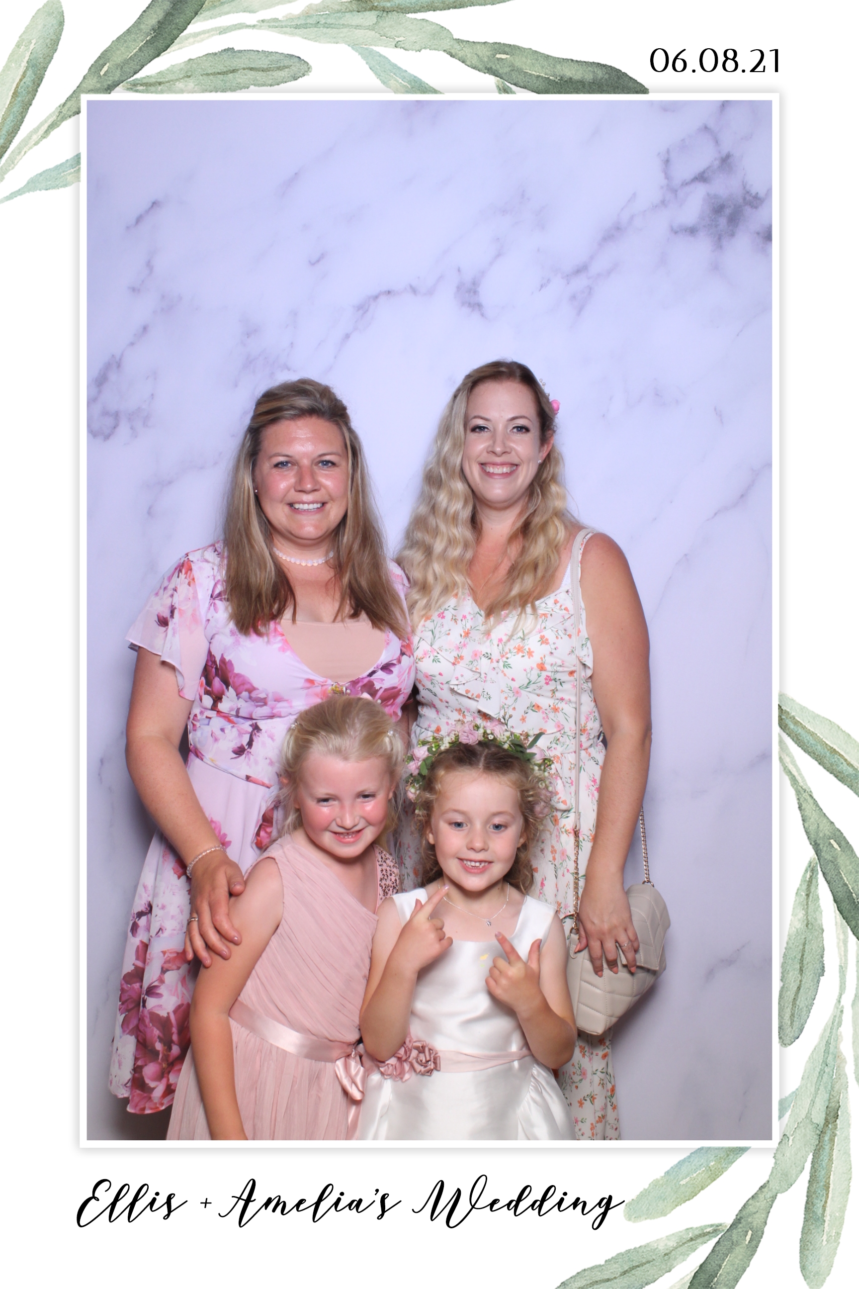 Ellis & Amelia | View more photos from the event at images.mobile-photo-booth.com/u/MobilePhotoBoothUK/Ellis-Amelia