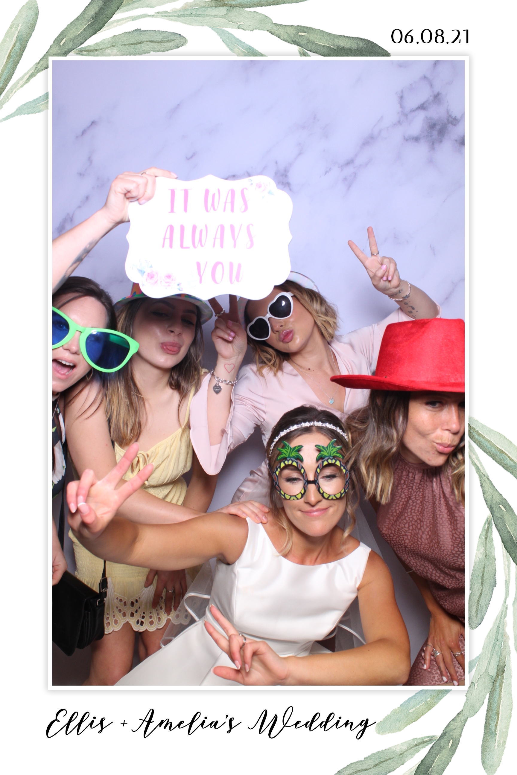Ellis & Amelia | View more photos from the event at images.mobile-photo-booth.com/u/MobilePhotoBoothUK/Ellis-Amelia