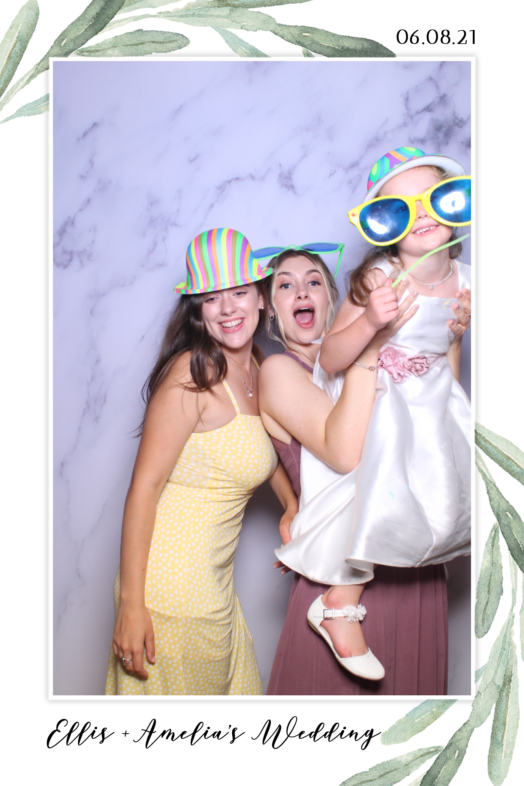Ellis & Amelia | View more photos from the event at images.mobile-photo-booth.com/u/MobilePhotoBoothUK/Ellis-Amelia