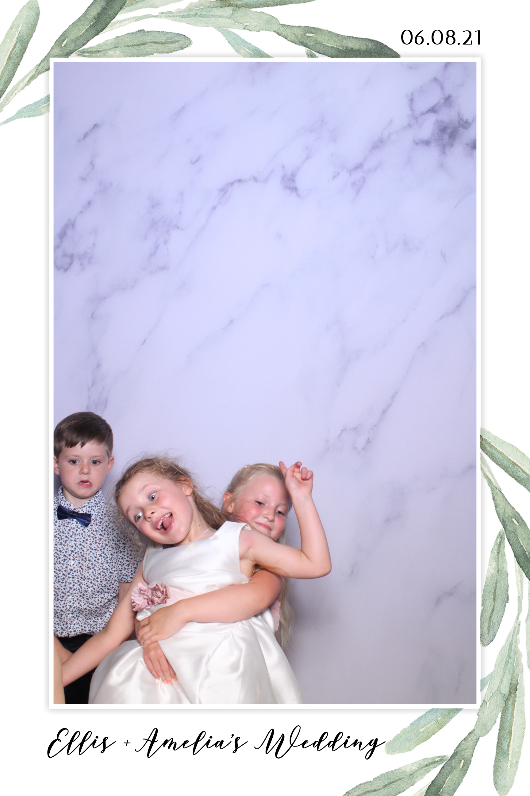 Ellis & Amelia | View more photos from the event at images.mobile-photo-booth.com/u/MobilePhotoBoothUK/Ellis-Amelia