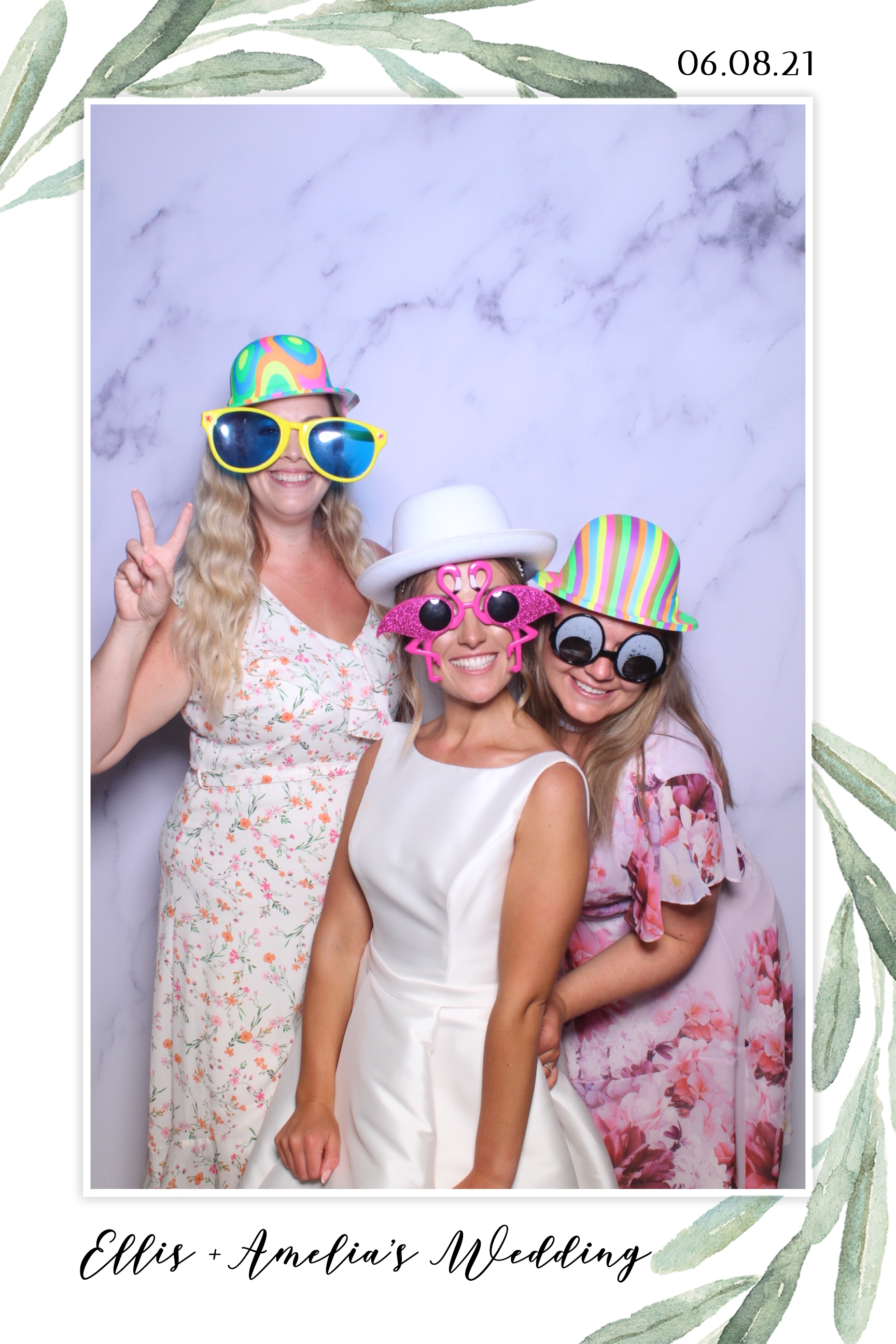 Ellis & Amelia | View more photos from the event at images.mobile-photo-booth.com/u/MobilePhotoBoothUK/Ellis-Amelia
