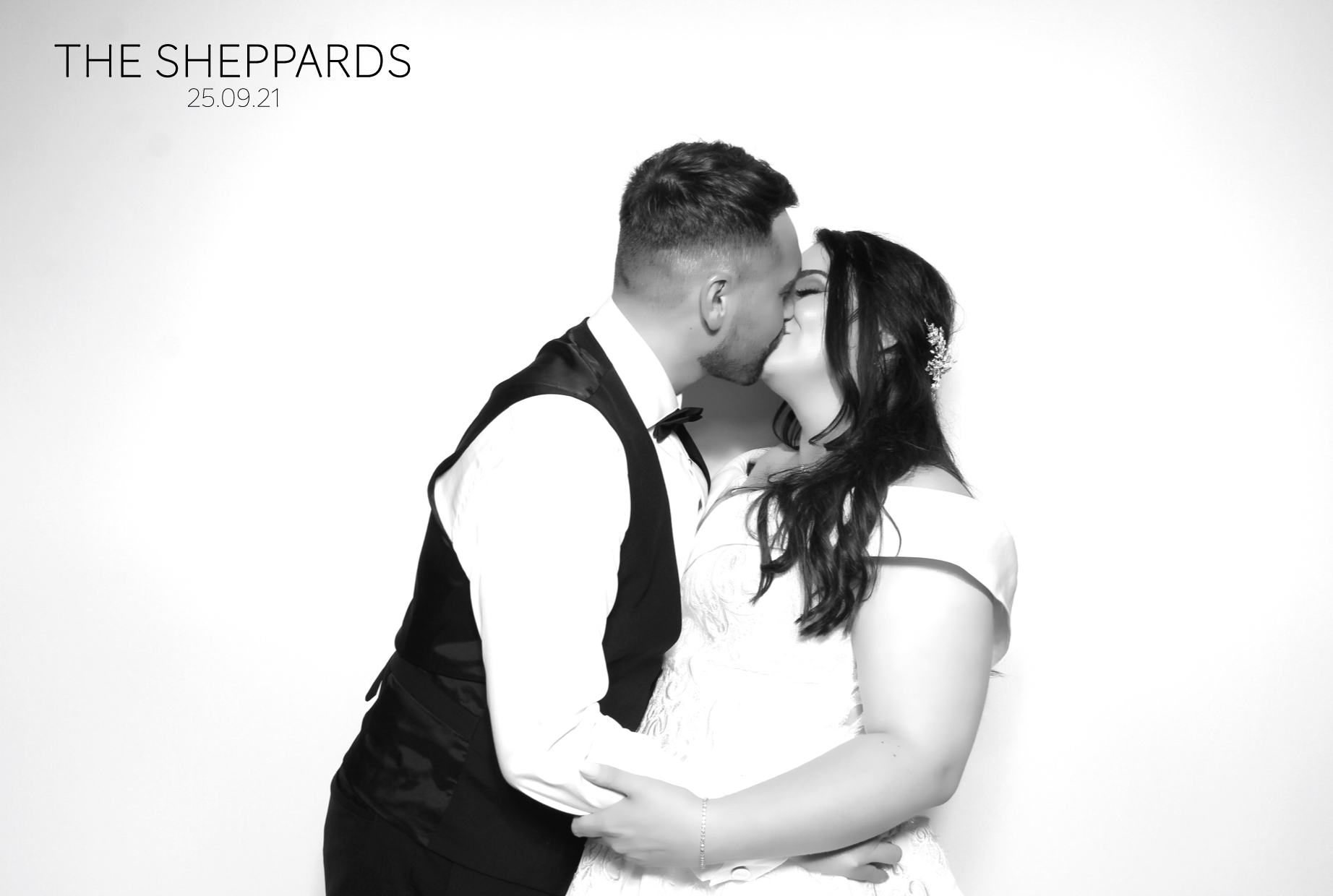 Jodie & Joe | View more photos from the event at images.mobile-photo-booth.com/u/MobilePhotoBoothUK/Jodie-Joe