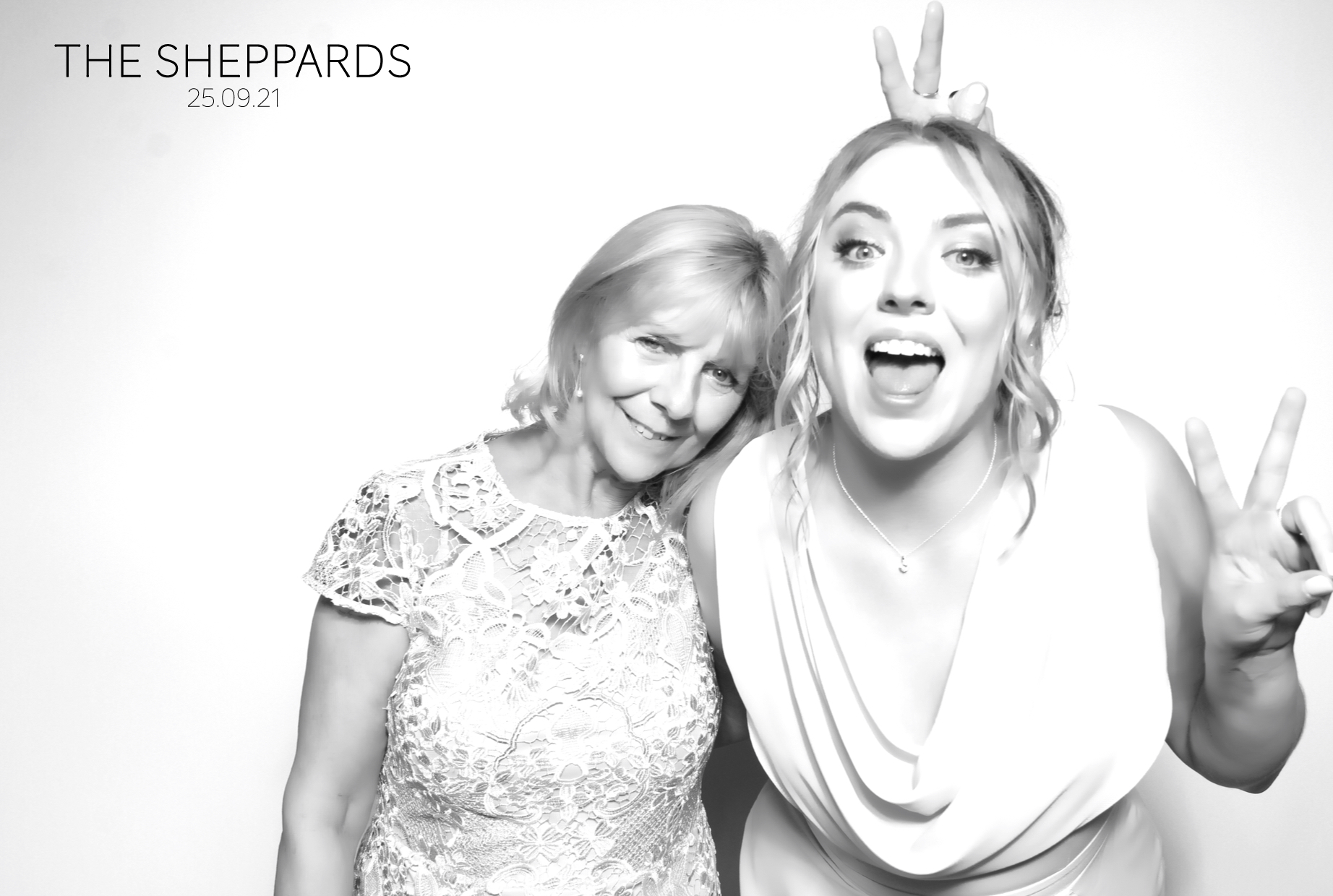 Jodie & Joe | View more photos from the event at images.mobile-photo-booth.com/u/MobilePhotoBoothUK/Jodie-Joe