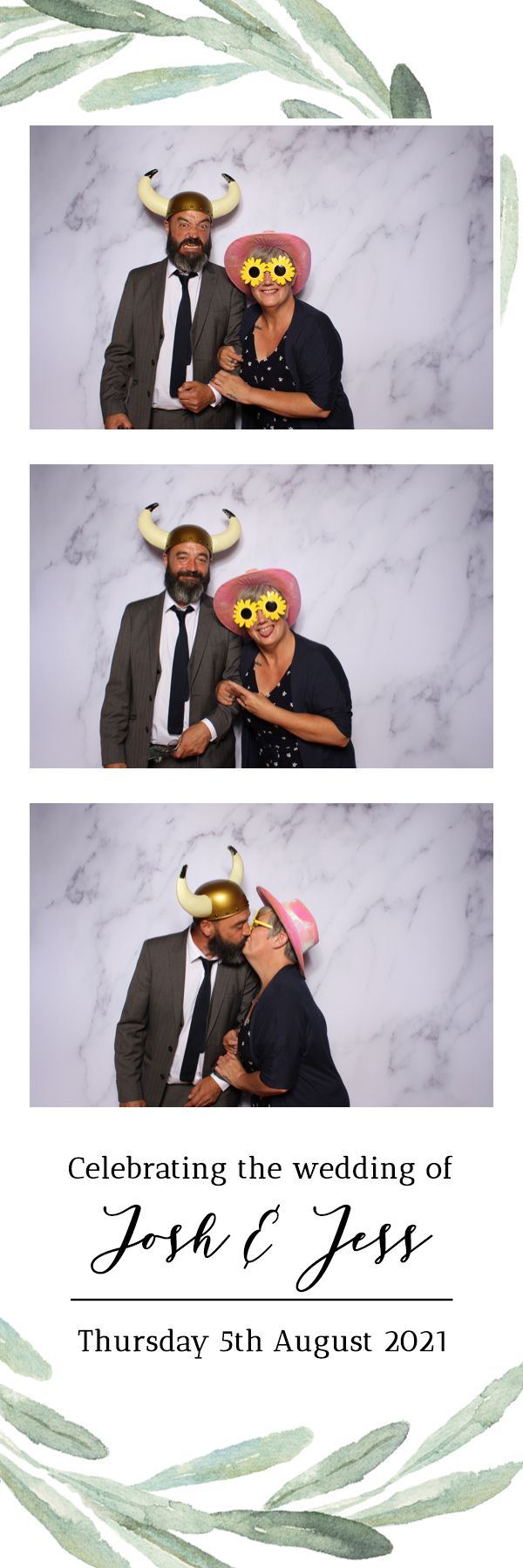 Josh & Jess | View more photos from the event at images.mobile-photo-booth.com/u/MobilePhotoBoothUK/Josh-Jess