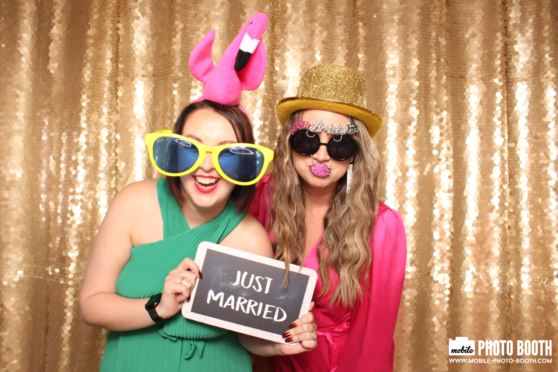 Mike & Molly | View more photos from the event at images.mobile-photo-booth.com/u/MobilePhotoBoothUK/Mike-Molly