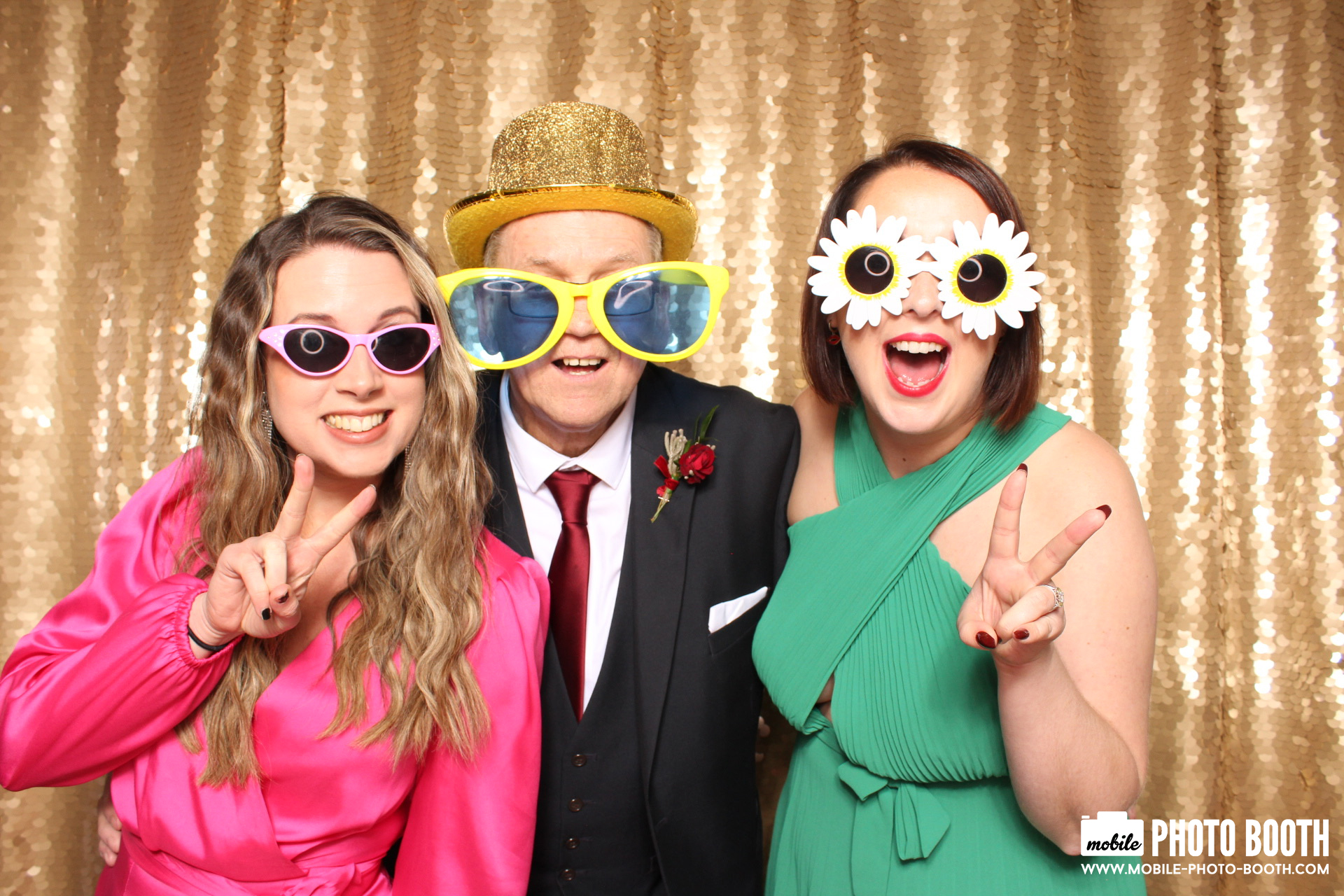 Mike & Molly | View more photos from the event at images.mobile-photo-booth.com/u/MobilePhotoBoothUK/Mike-Molly