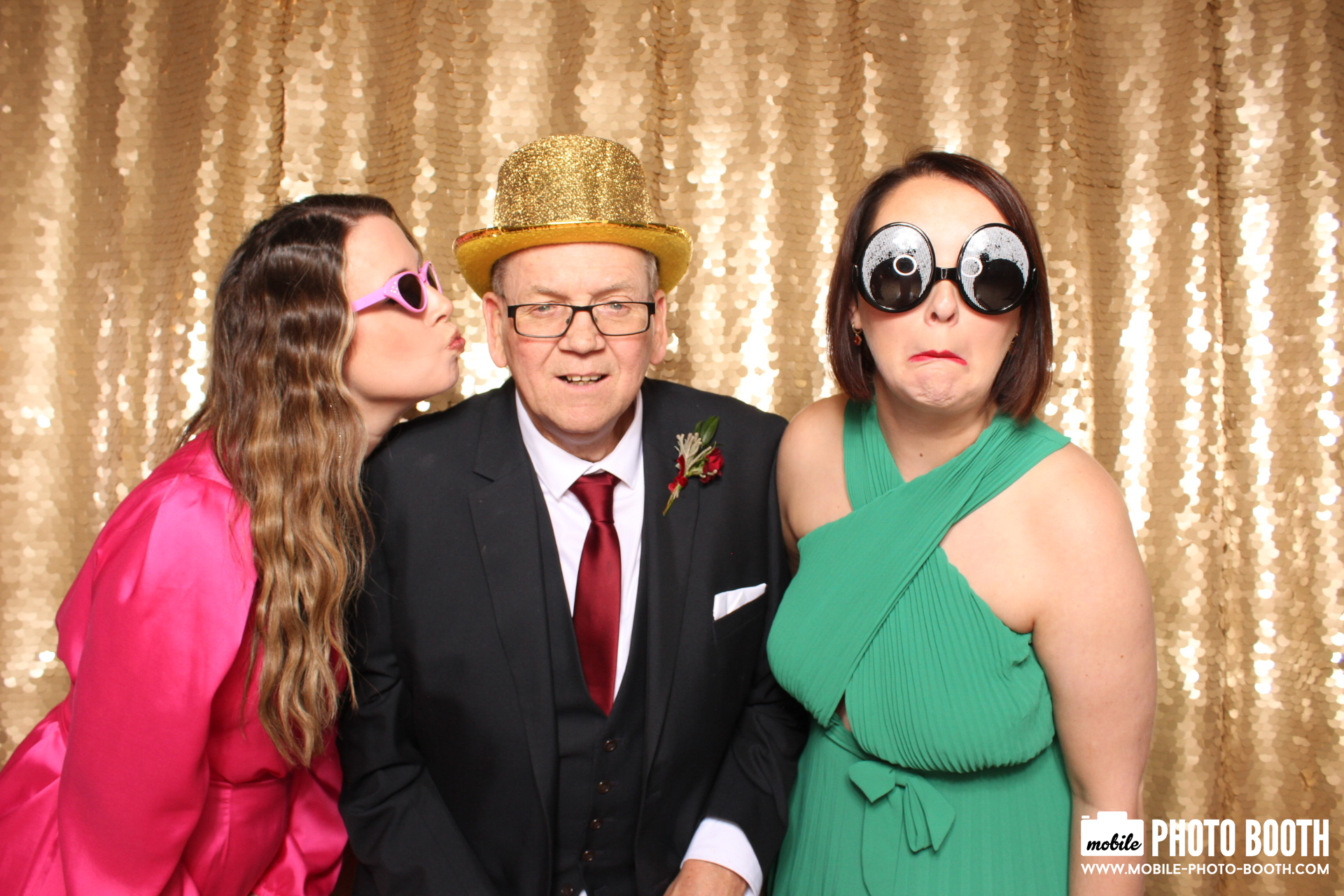 Mike & Molly | View more photos from the event at images.mobile-photo-booth.com/u/MobilePhotoBoothUK/Mike-Molly