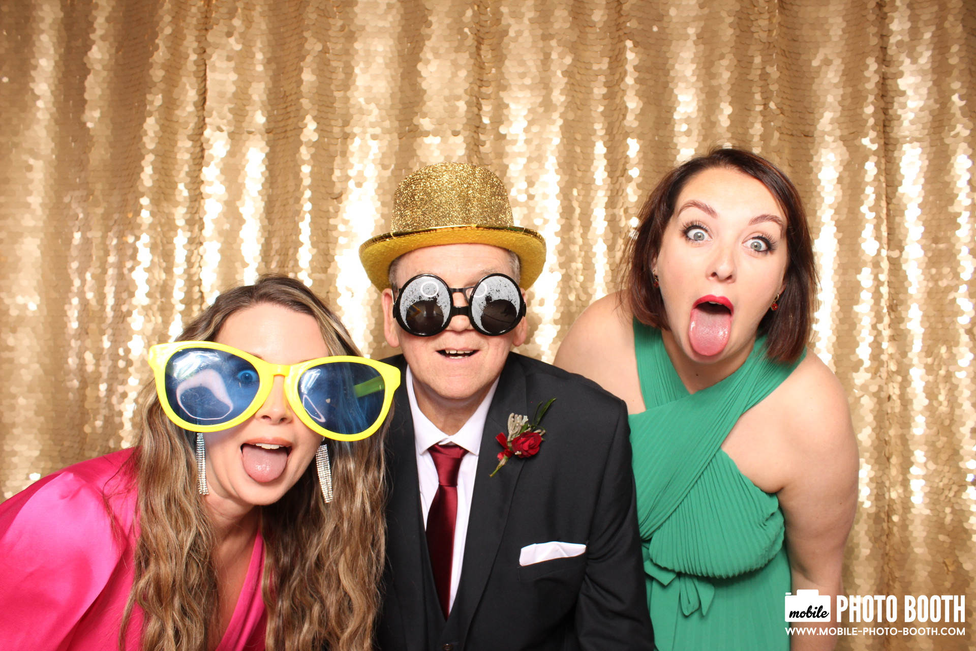 Mike & Molly | View more photos from the event at images.mobile-photo-booth.com/u/MobilePhotoBoothUK/Mike-Molly