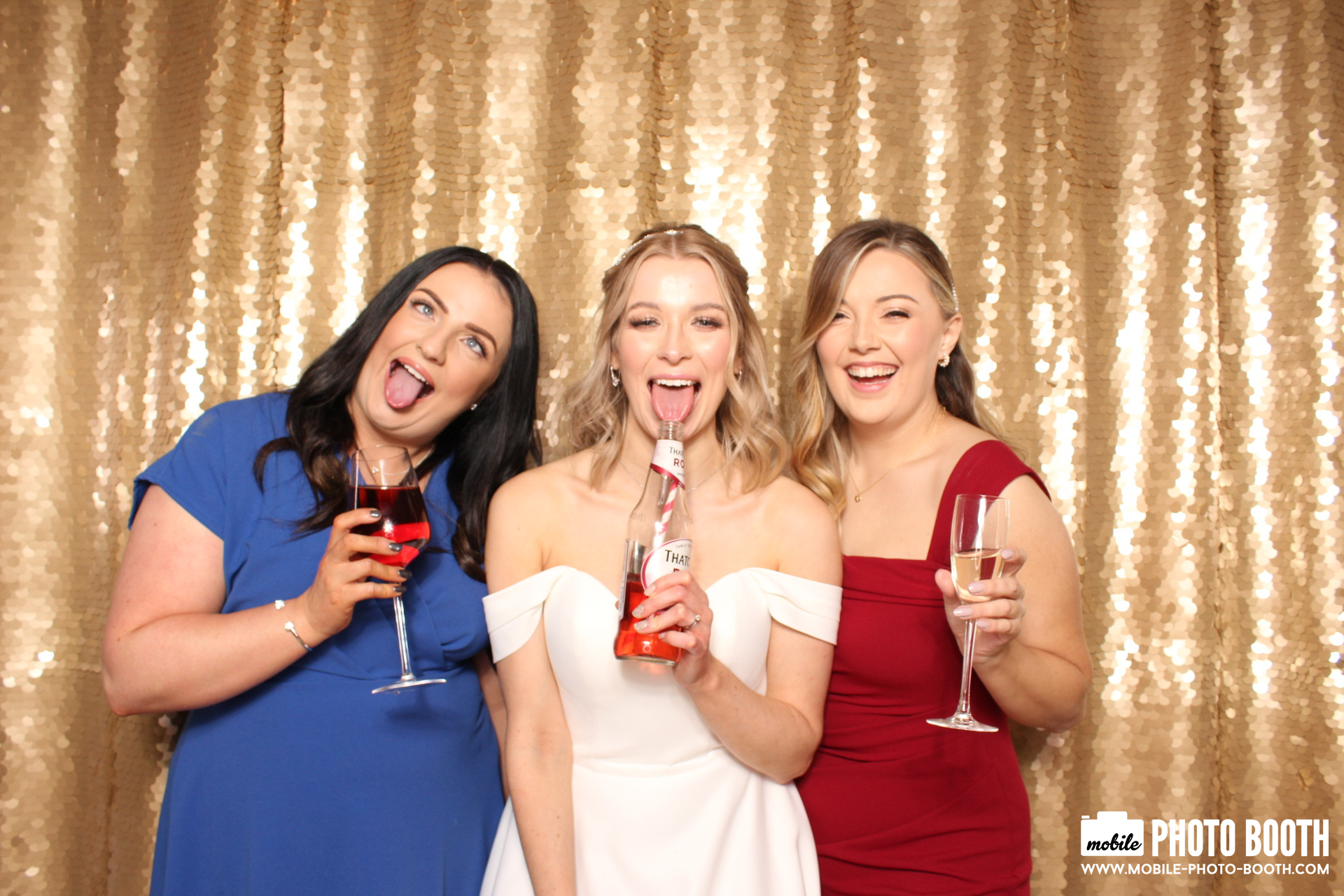Mike & Molly | View more photos from the event at images.mobile-photo-booth.com/u/MobilePhotoBoothUK/Mike-Molly