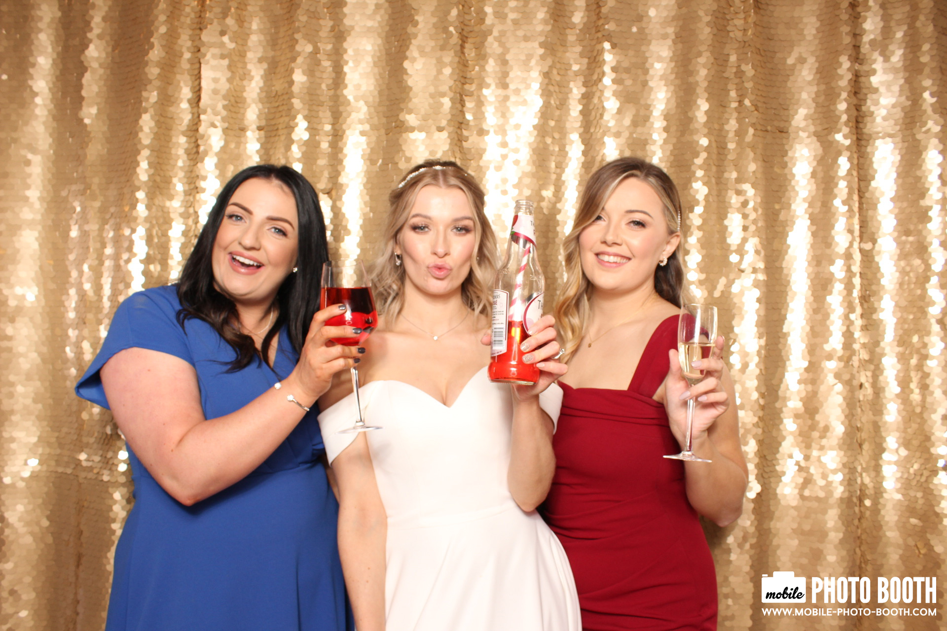 Mike & Molly | View more photos from the event at images.mobile-photo-booth.com/u/MobilePhotoBoothUK/Mike-Molly