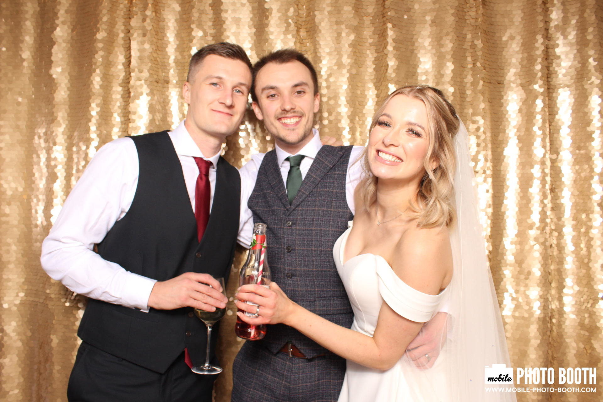 Mike & Molly | View more photos from the event at images.mobile-photo-booth.com/u/MobilePhotoBoothUK/Mike-Molly