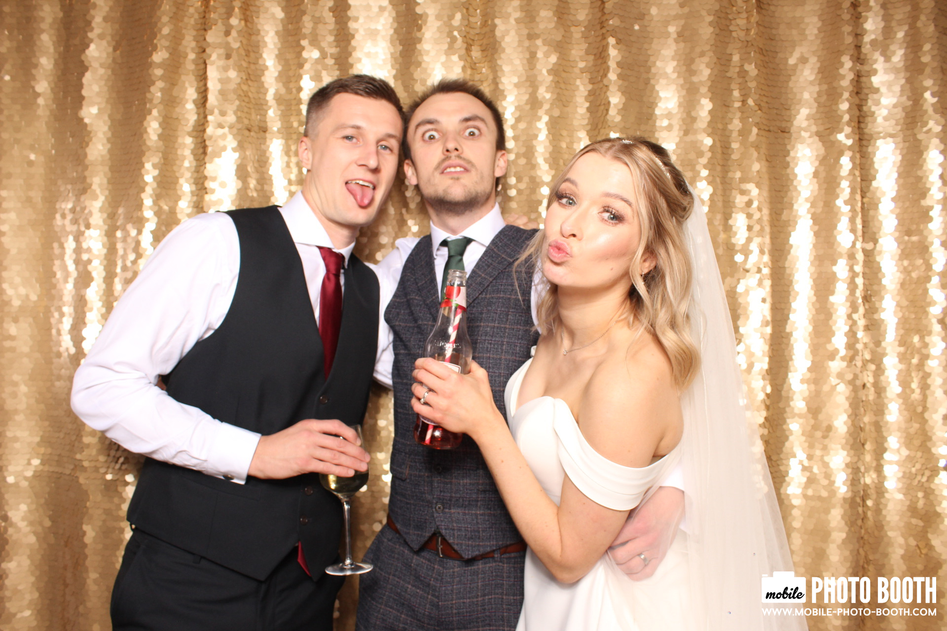 Mike & Molly | View more photos from the event at images.mobile-photo-booth.com/u/MobilePhotoBoothUK/Mike-Molly