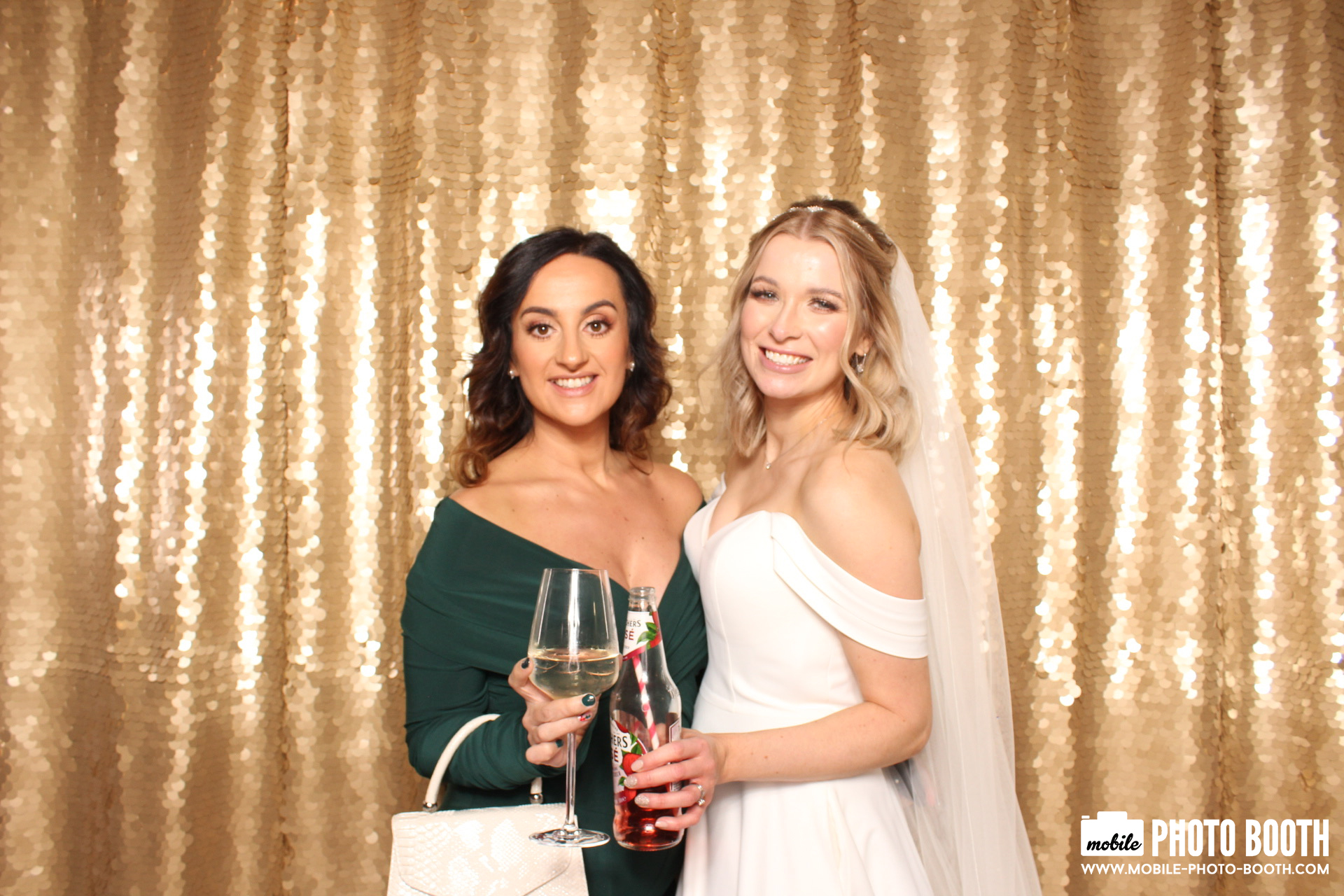 Mike & Molly | View more photos from the event at images.mobile-photo-booth.com/u/MobilePhotoBoothUK/Mike-Molly