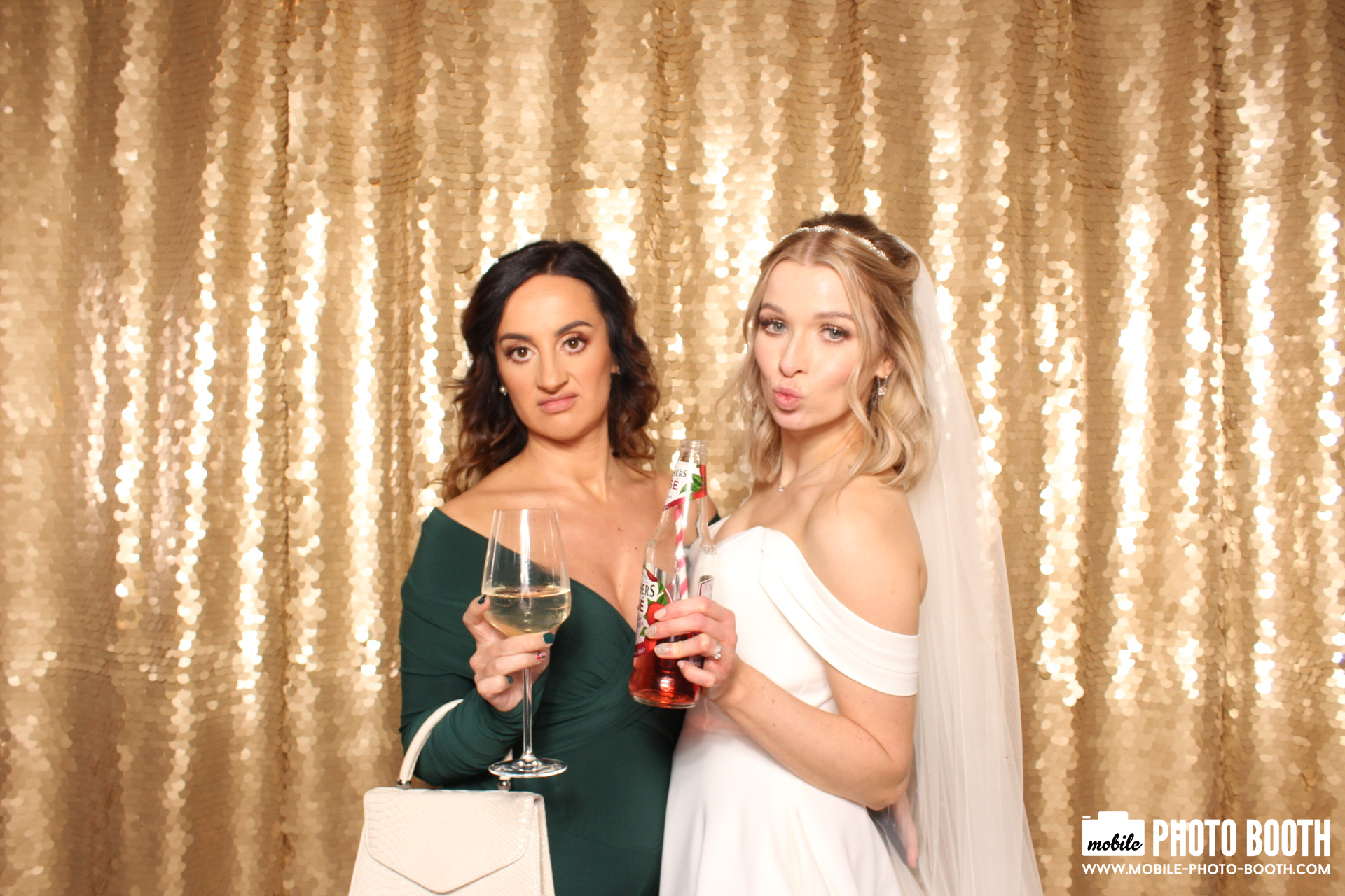 Mike & Molly | View more photos from the event at images.mobile-photo-booth.com/u/MobilePhotoBoothUK/Mike-Molly