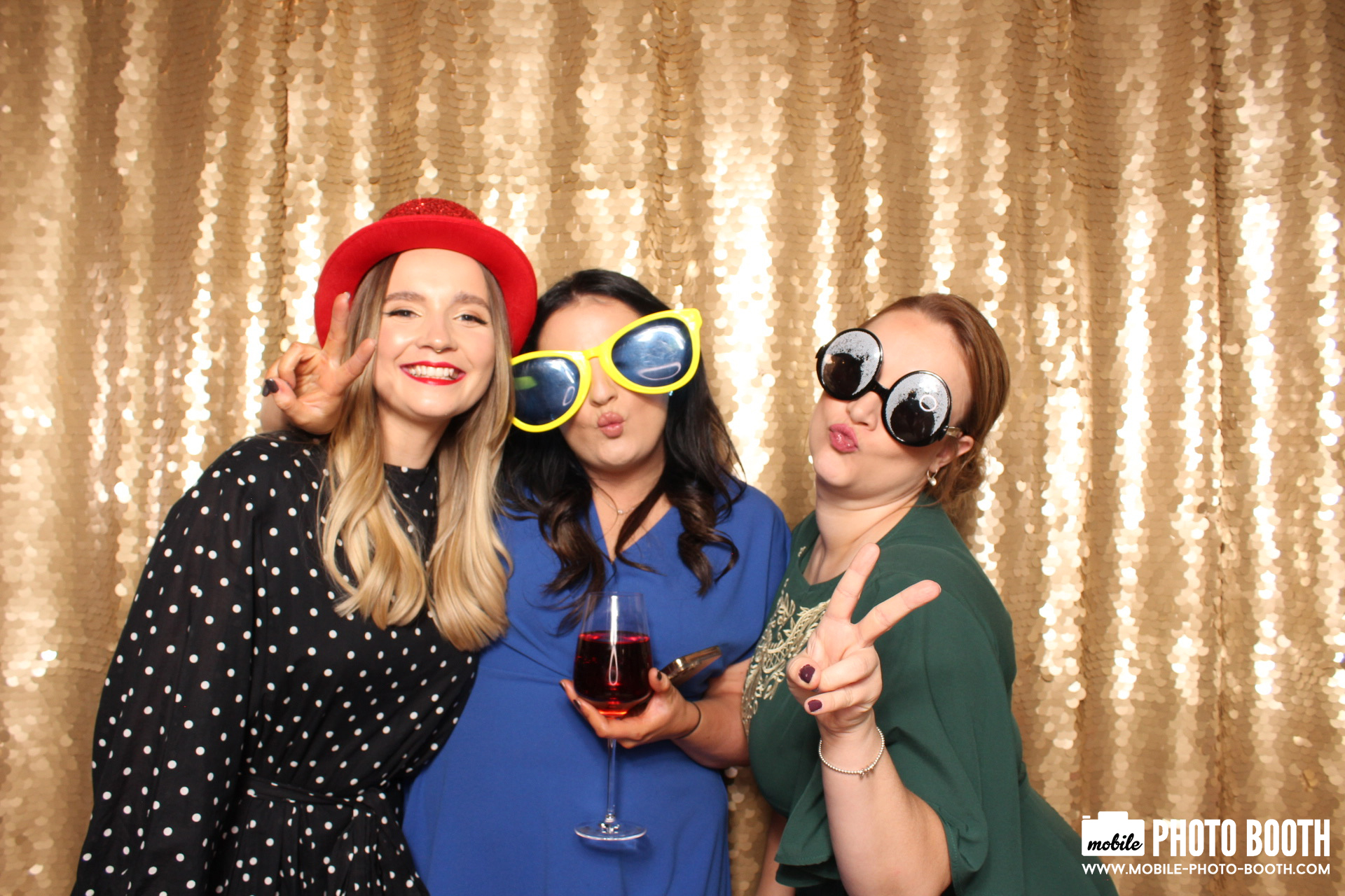 Mike & Molly | View more photos from the event at images.mobile-photo-booth.com/u/MobilePhotoBoothUK/Mike-Molly