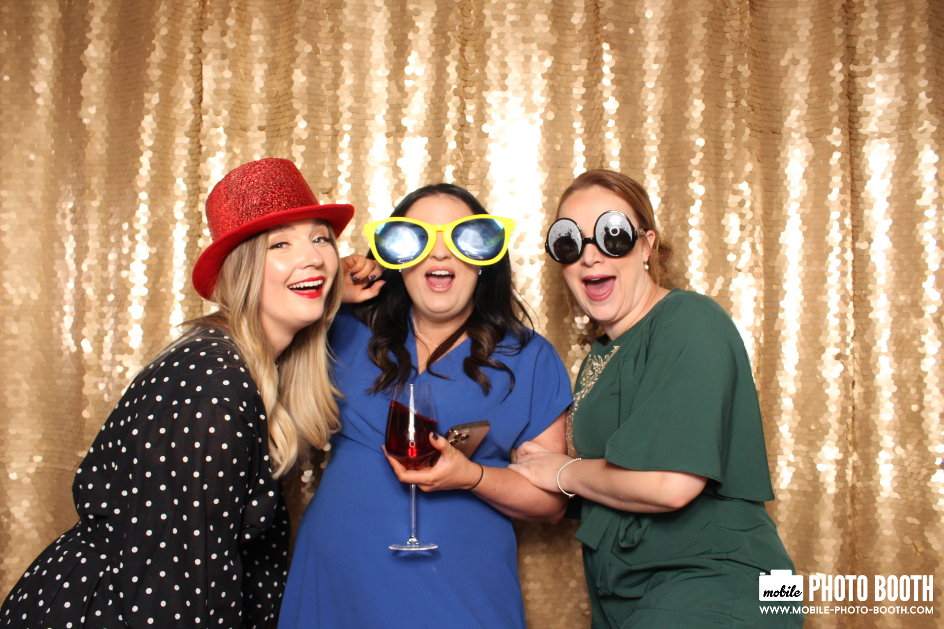 Mike & Molly | View more photos from the event at images.mobile-photo-booth.com/u/MobilePhotoBoothUK/Mike-Molly