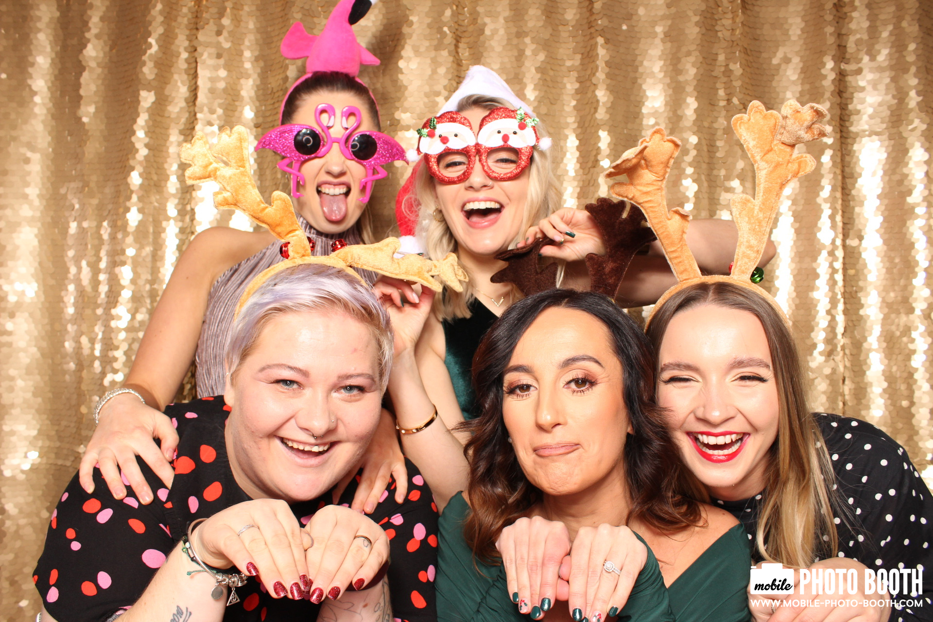 Mike & Molly | View more photos from the event at images.mobile-photo-booth.com/u/MobilePhotoBoothUK/Mike-Molly
