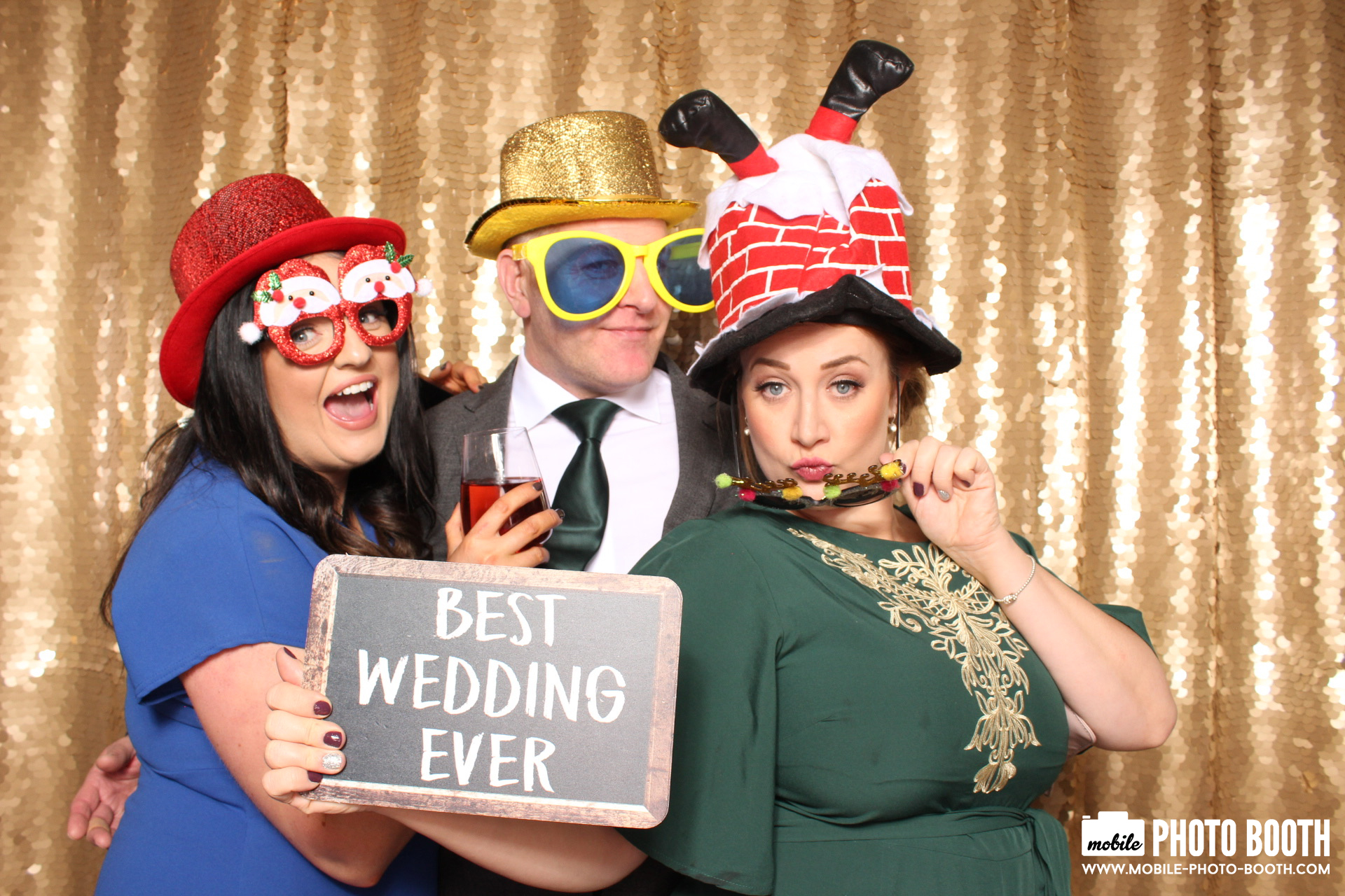 Mike & Molly | View more photos from the event at images.mobile-photo-booth.com/u/MobilePhotoBoothUK/Mike-Molly