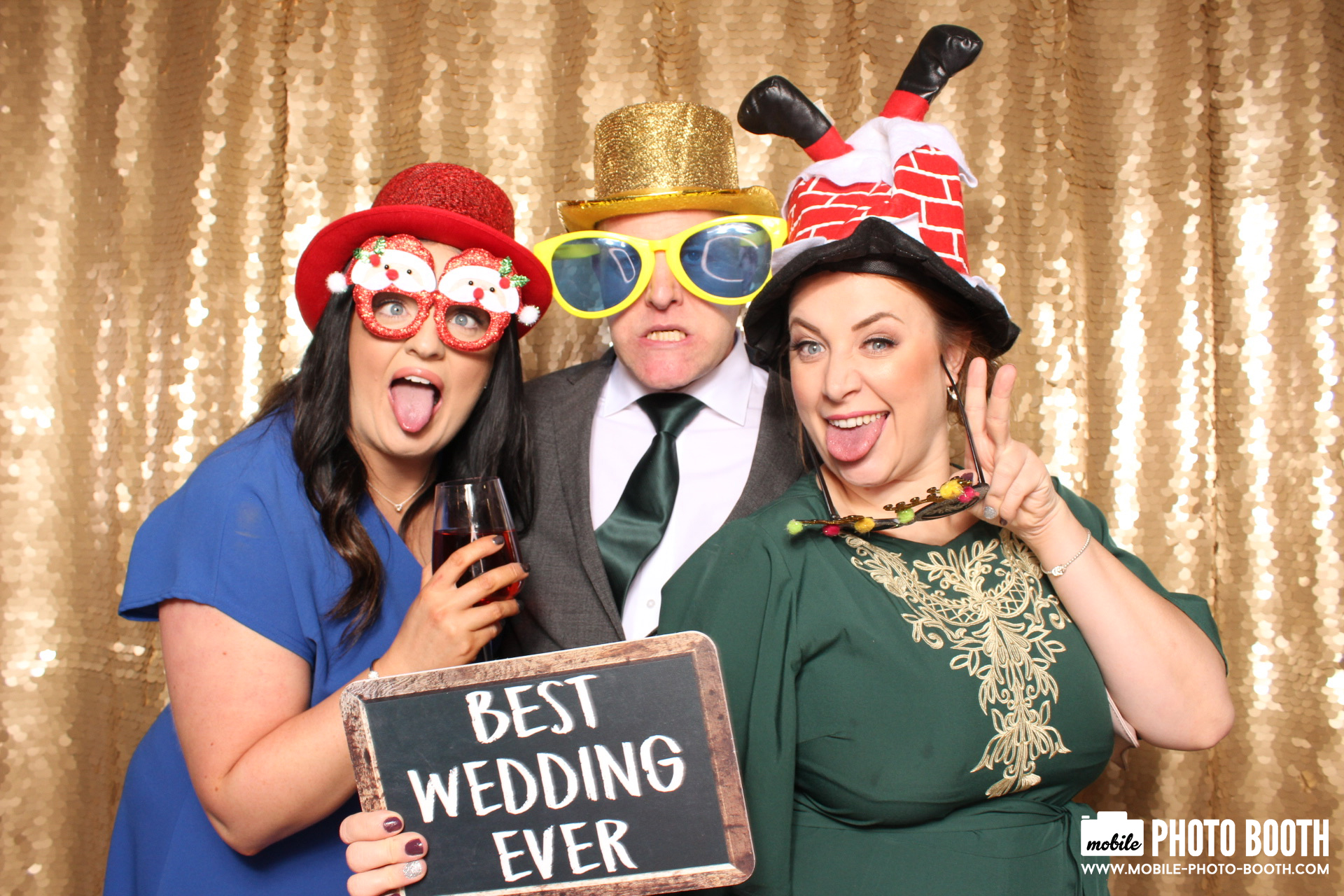 Mike & Molly | View more photos from the event at images.mobile-photo-booth.com/u/MobilePhotoBoothUK/Mike-Molly
