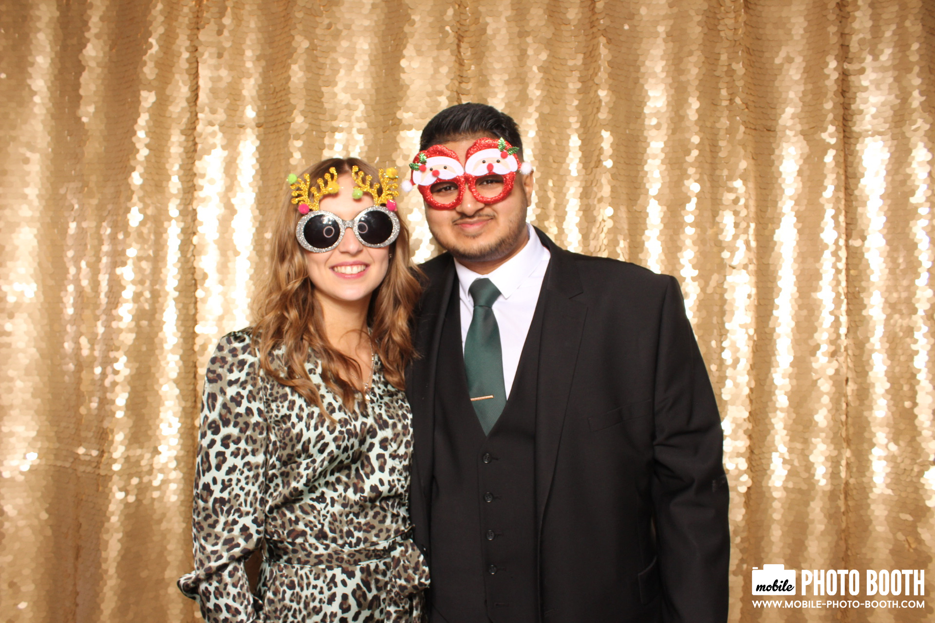 Mike & Molly | View more photos from the event at images.mobile-photo-booth.com/u/MobilePhotoBoothUK/Mike-Molly