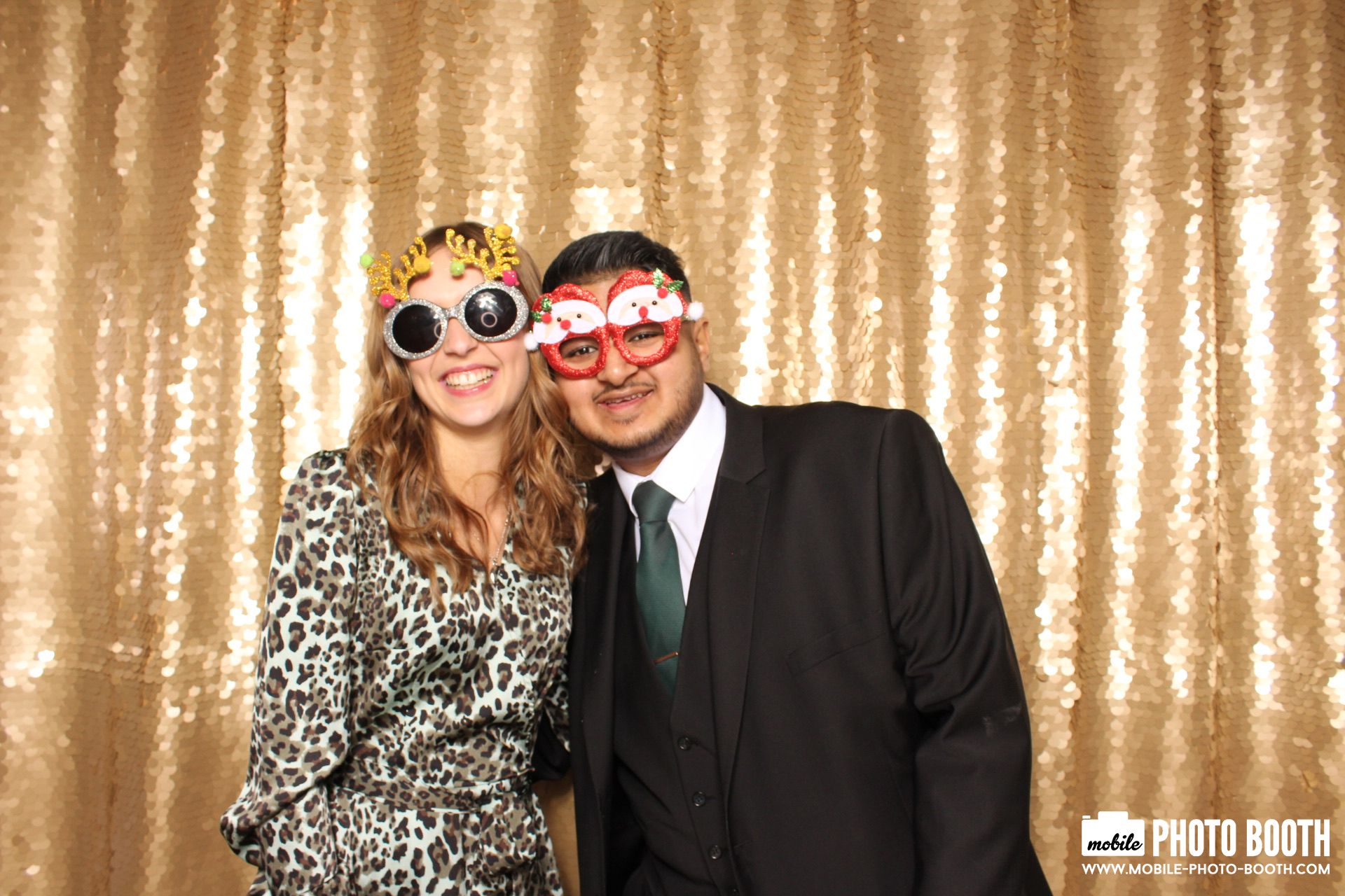 Mike & Molly | View more photos from the event at images.mobile-photo-booth.com/u/MobilePhotoBoothUK/Mike-Molly