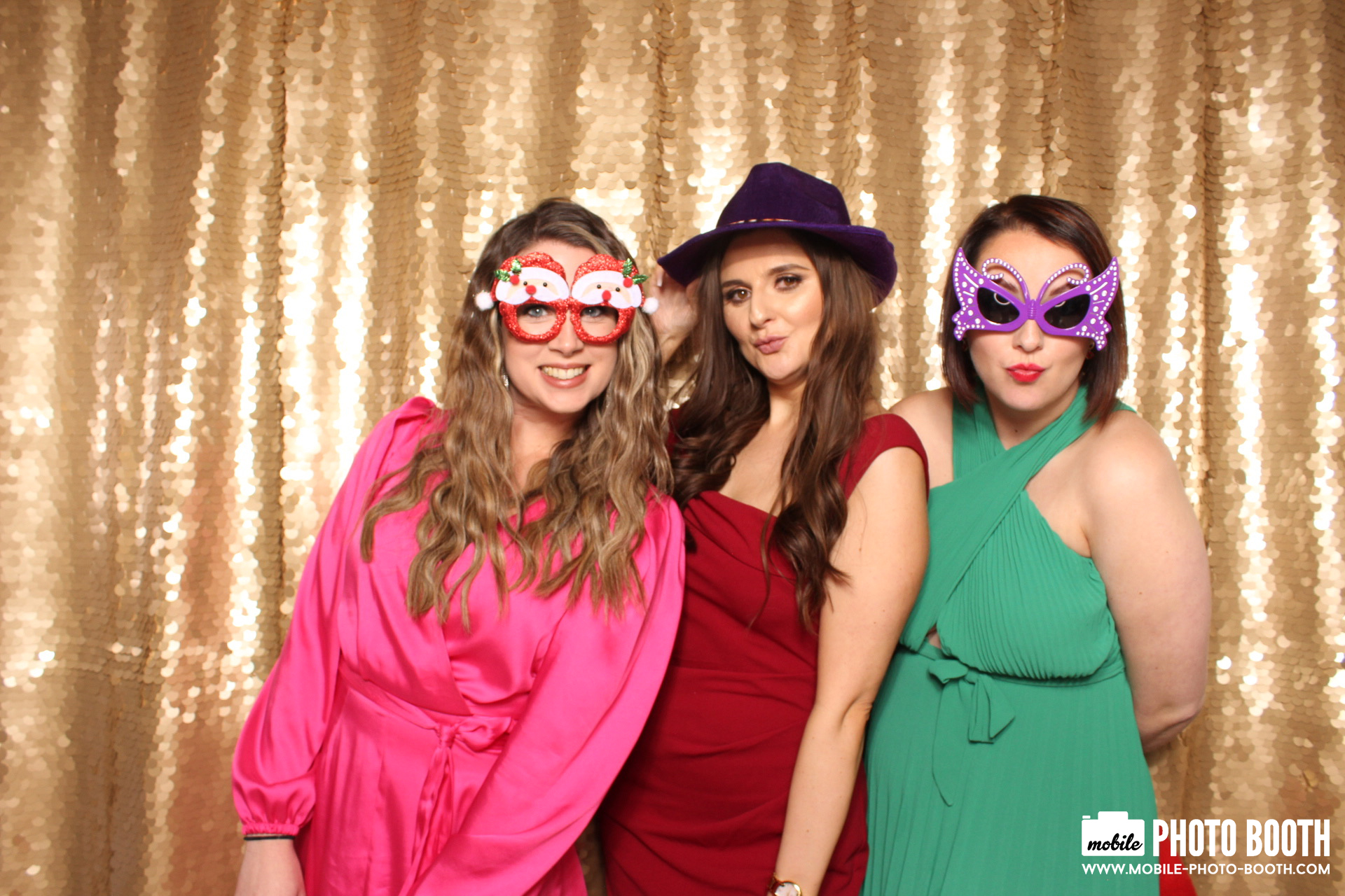 Mike & Molly | View more photos from the event at images.mobile-photo-booth.com/u/MobilePhotoBoothUK/Mike-Molly