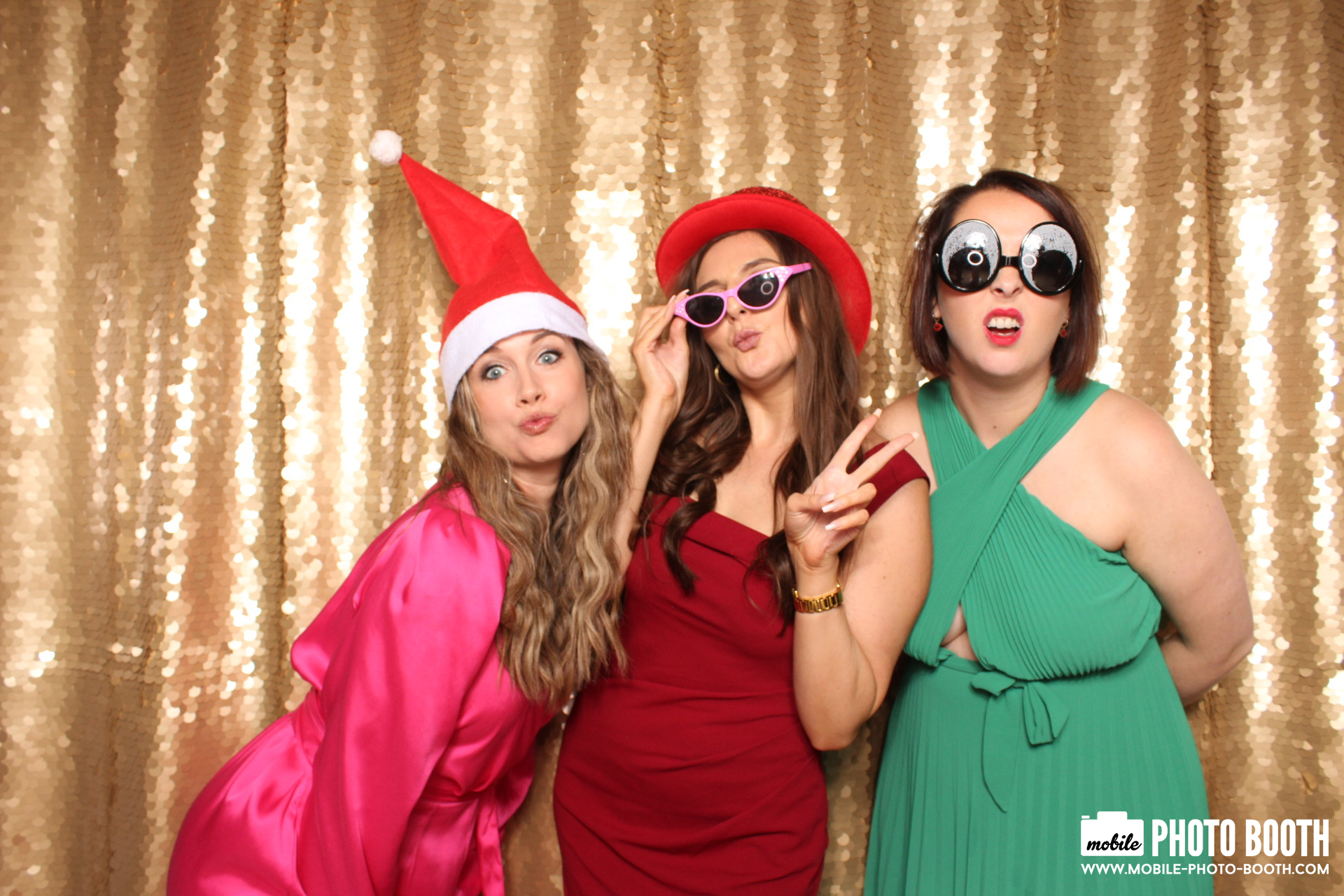 Mike & Molly | View more photos from the event at images.mobile-photo-booth.com/u/MobilePhotoBoothUK/Mike-Molly