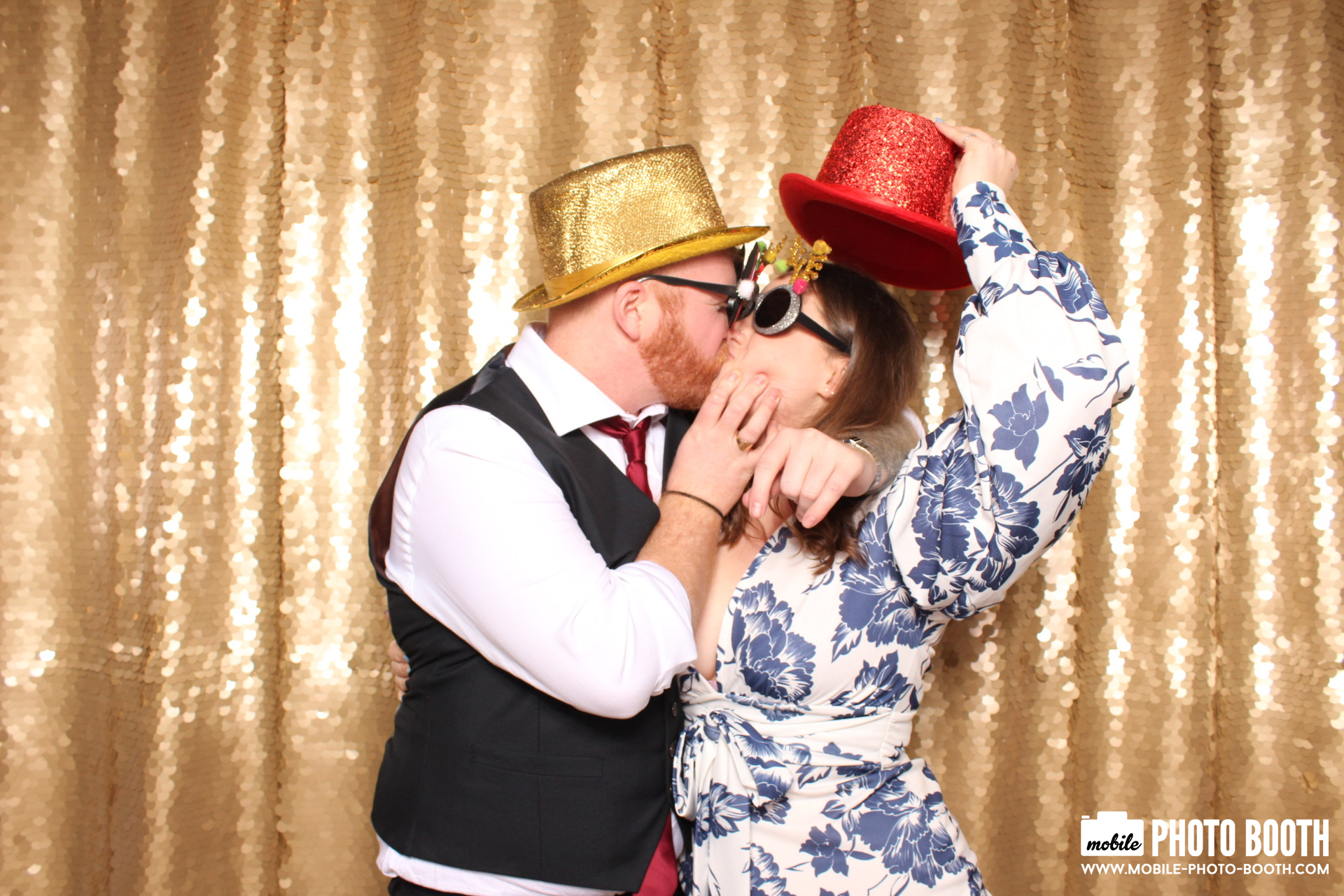 Mike & Molly | View more photos from the event at images.mobile-photo-booth.com/u/MobilePhotoBoothUK/Mike-Molly