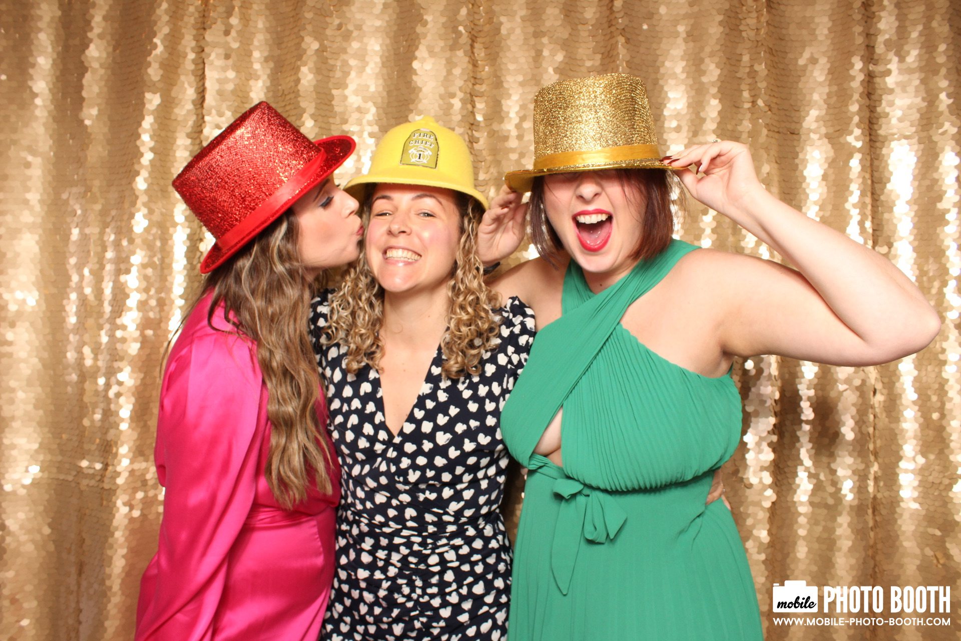 Mike & Molly | View more photos from the event at images.mobile-photo-booth.com/u/MobilePhotoBoothUK/Mike-Molly