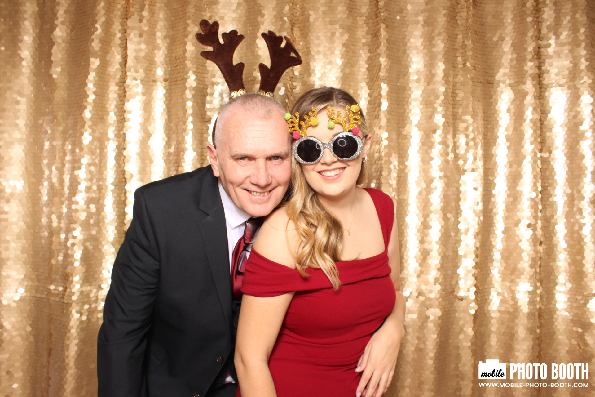 Mike & Molly | View more photos from the event at images.mobile-photo-booth.com/u/MobilePhotoBoothUK/Mike-Molly